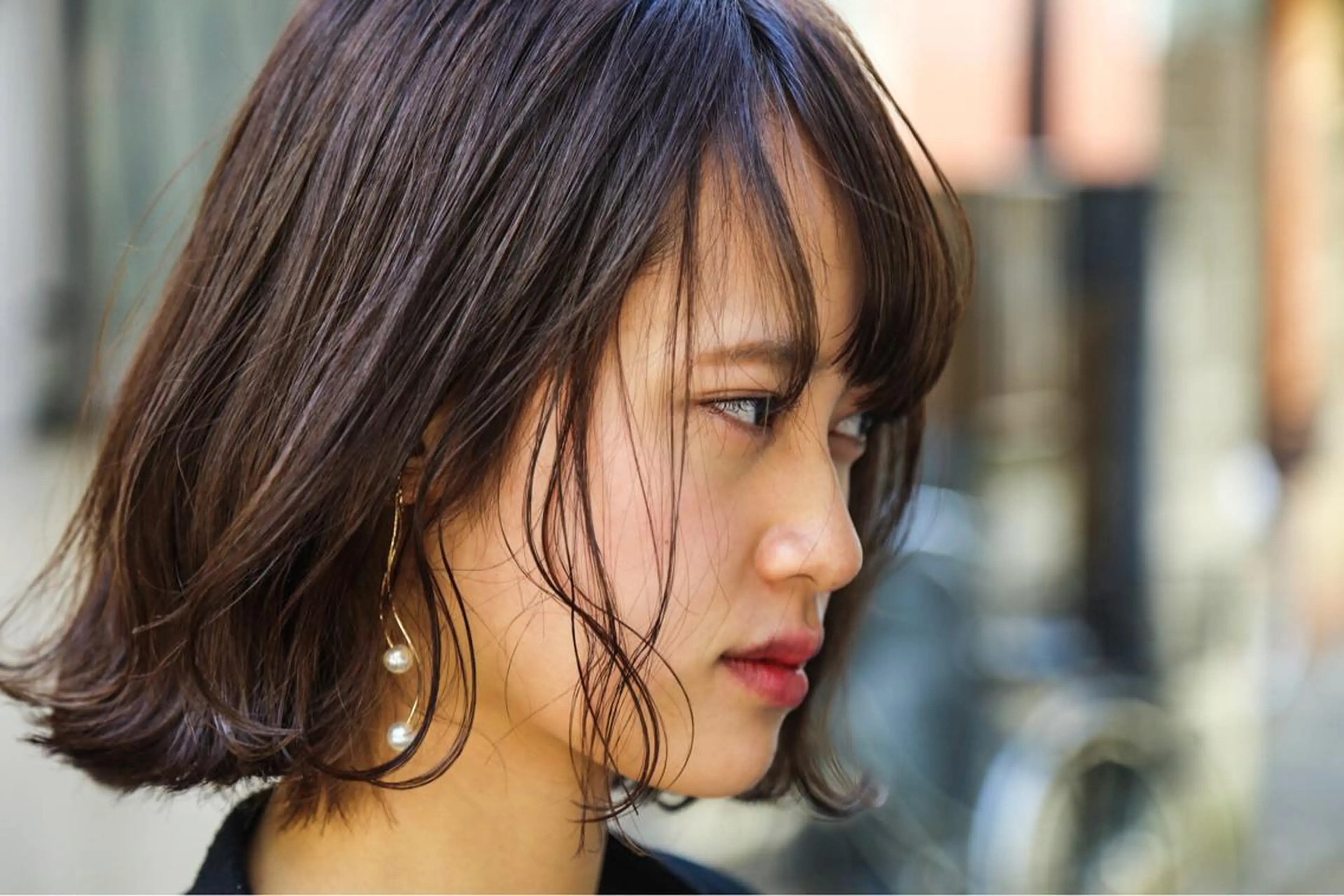 ミディアム 外ハネヘア オーストヘアージジ所属・TAI透明カラー 柔らかい縮毛矯正のヘアスタイル