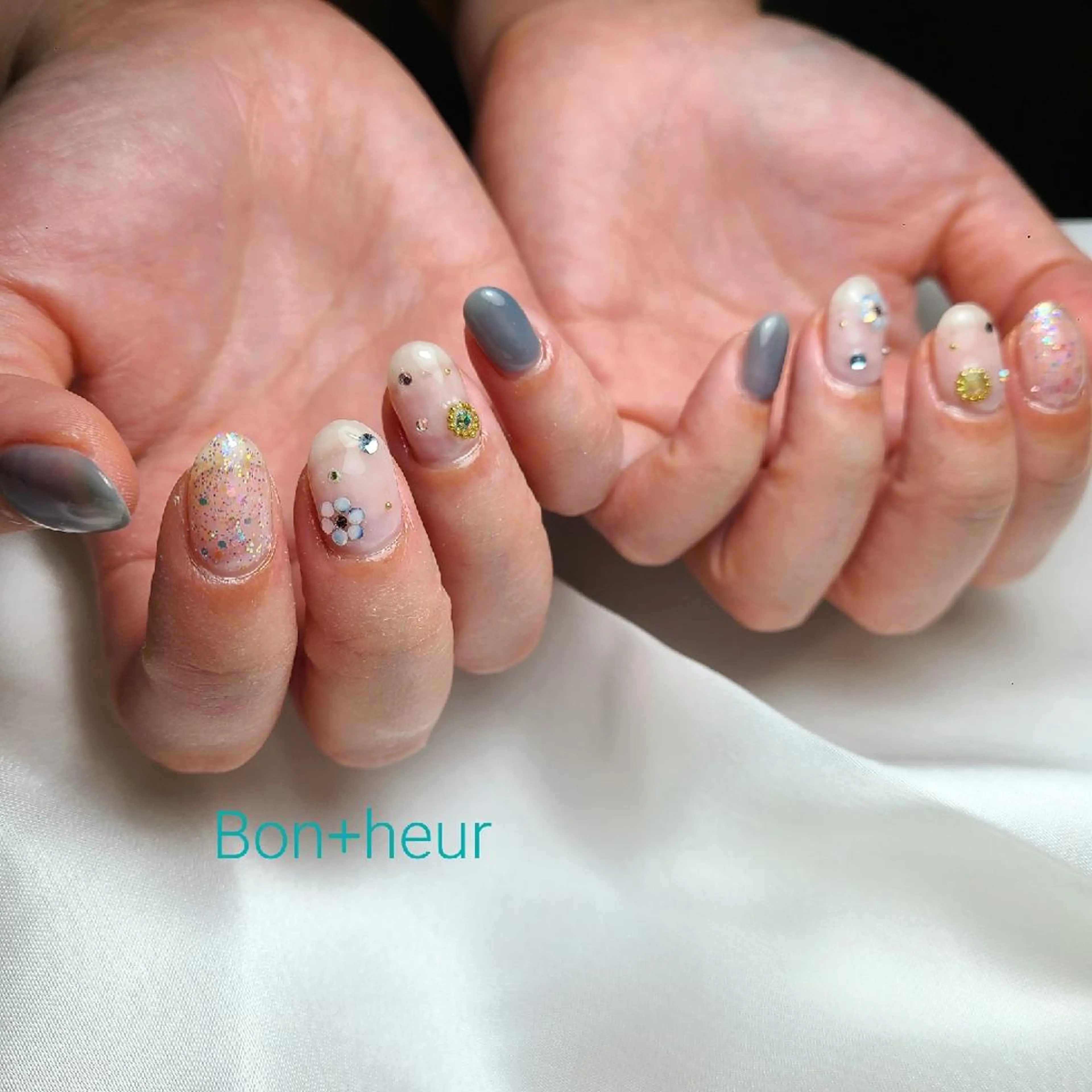 ネイル ブルー ジェルネイル ラメ(グリッター) ニュアンスネイル オフィスネイル ハンドネイル 宮口 紗子のネイルデザイン