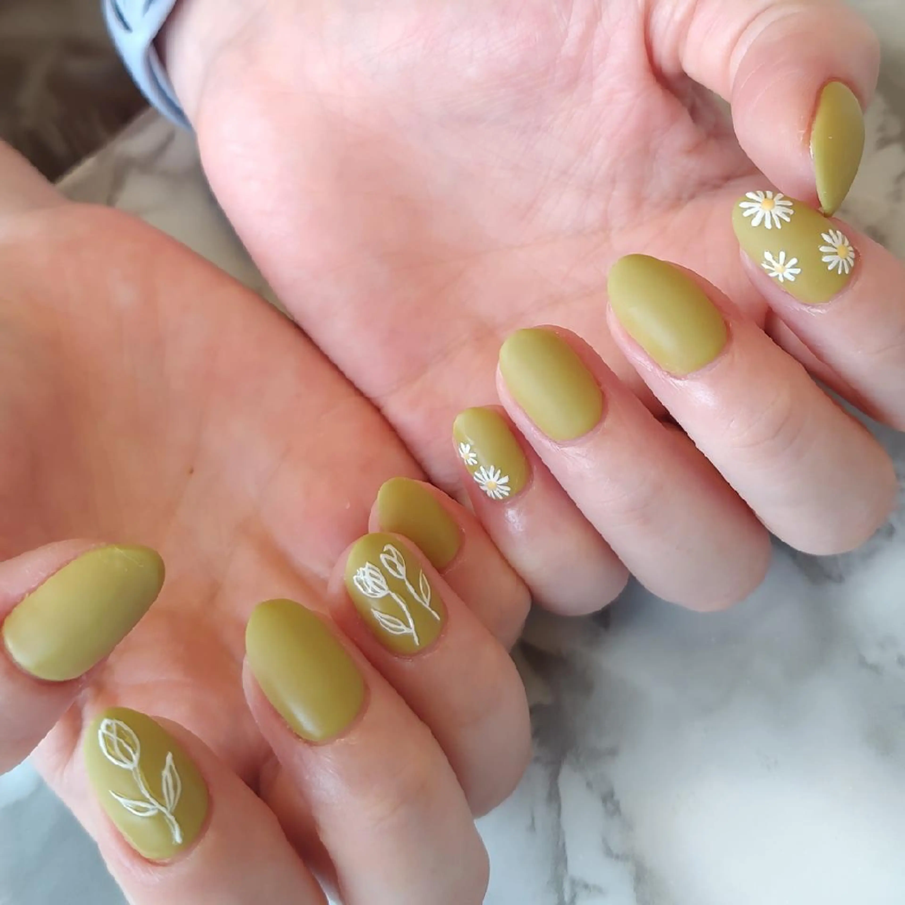 ネイル ジェヌインネイル 河内のネイルデザイン