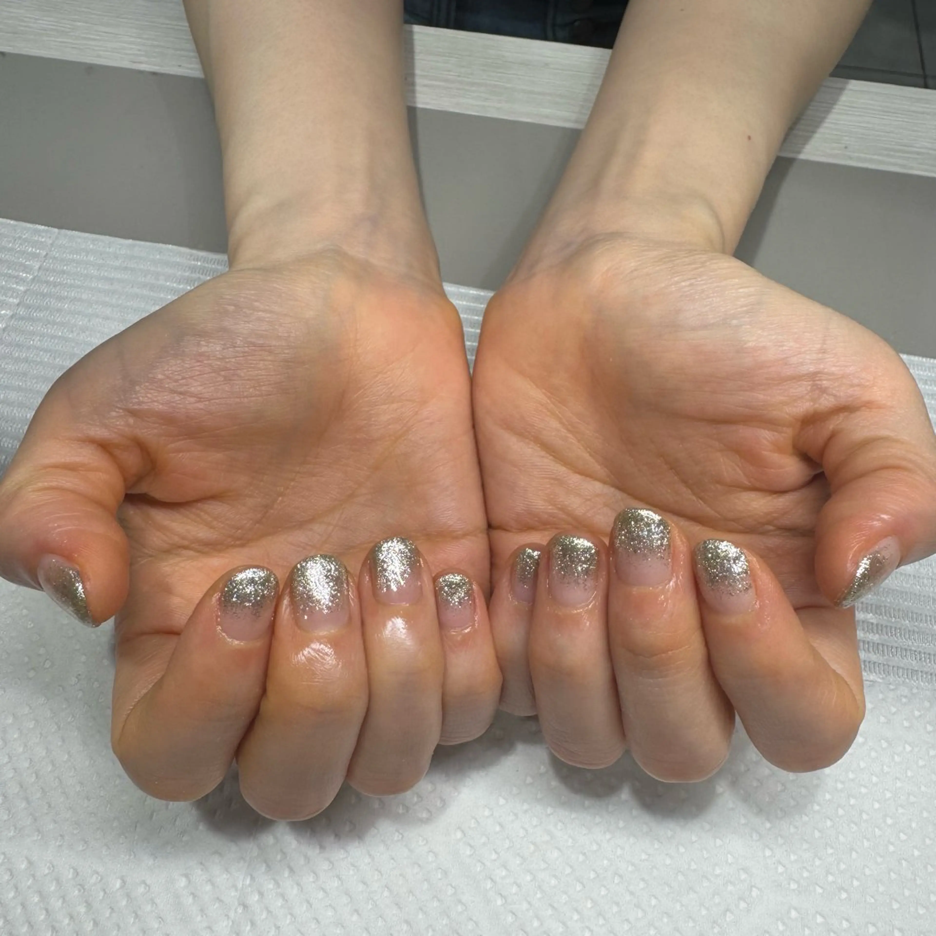 ネイル ゴールド ラメ(グリッター) ラメグラデーション 小野澤 紗智のネイルデザイン