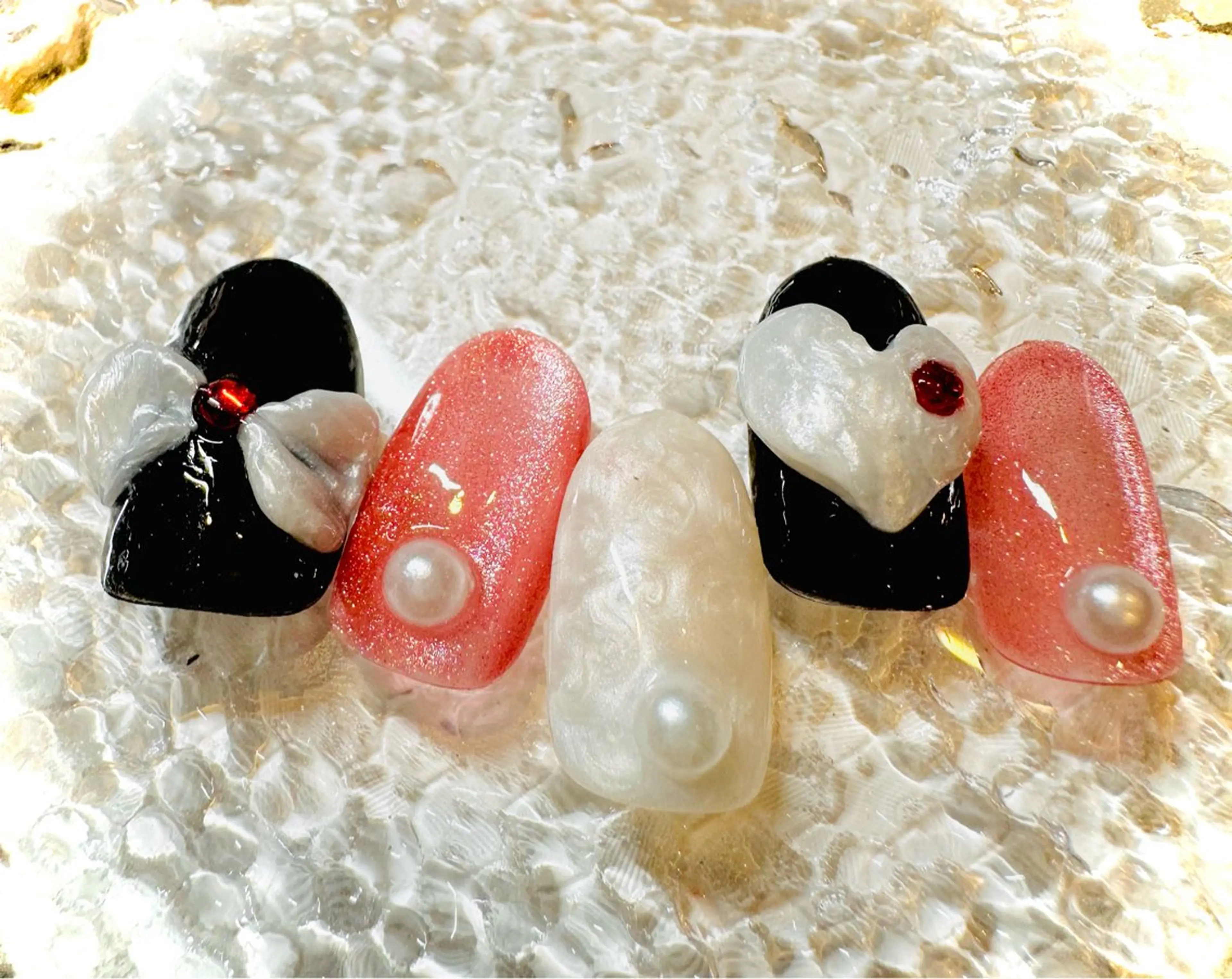 ネイル ハート リボン ストーンネイル ハンドネイル ネイルサロンエレノア所属・田端 笑理菜のネイルデザイン