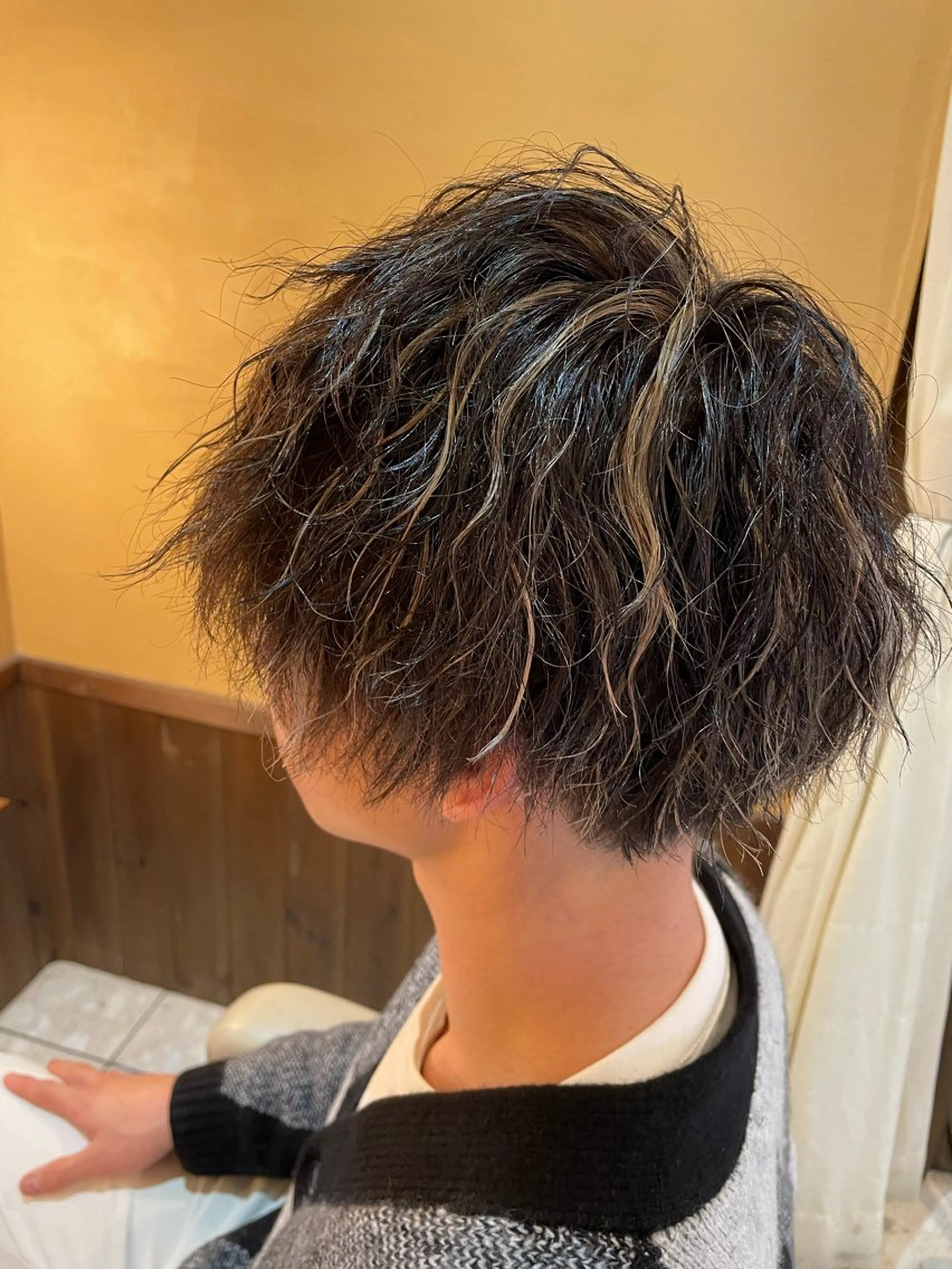 カラー パーマ メンズ メンズハイライト ハイライトカラー 飯泉/メンズカラー ツイスパ/メッシュのヘアスタイル