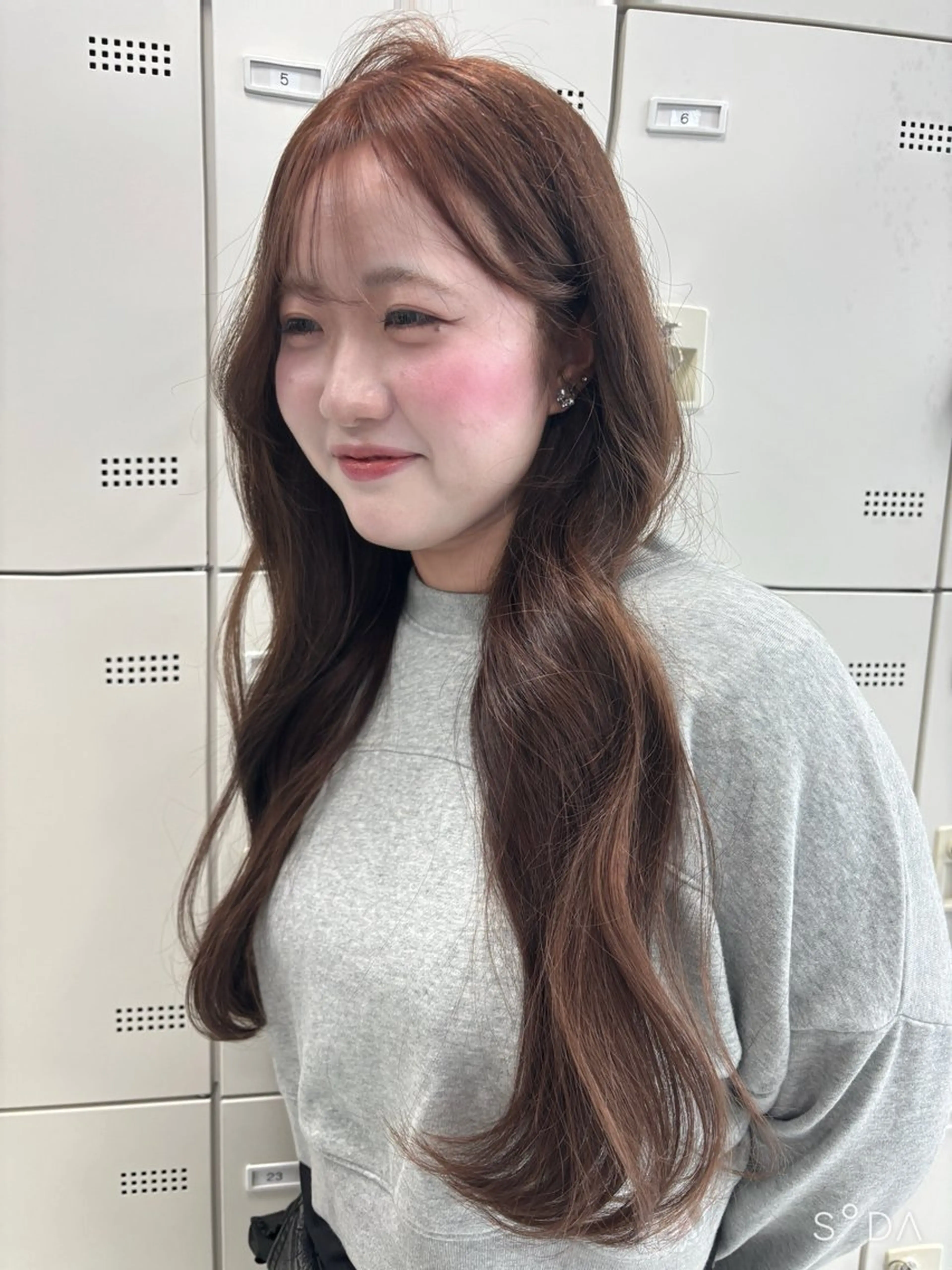 ロング カット ヘアカラー トリートメント 韓国ヘア/ブリーチ無 しWカラー/オリーブのヘアスタイル