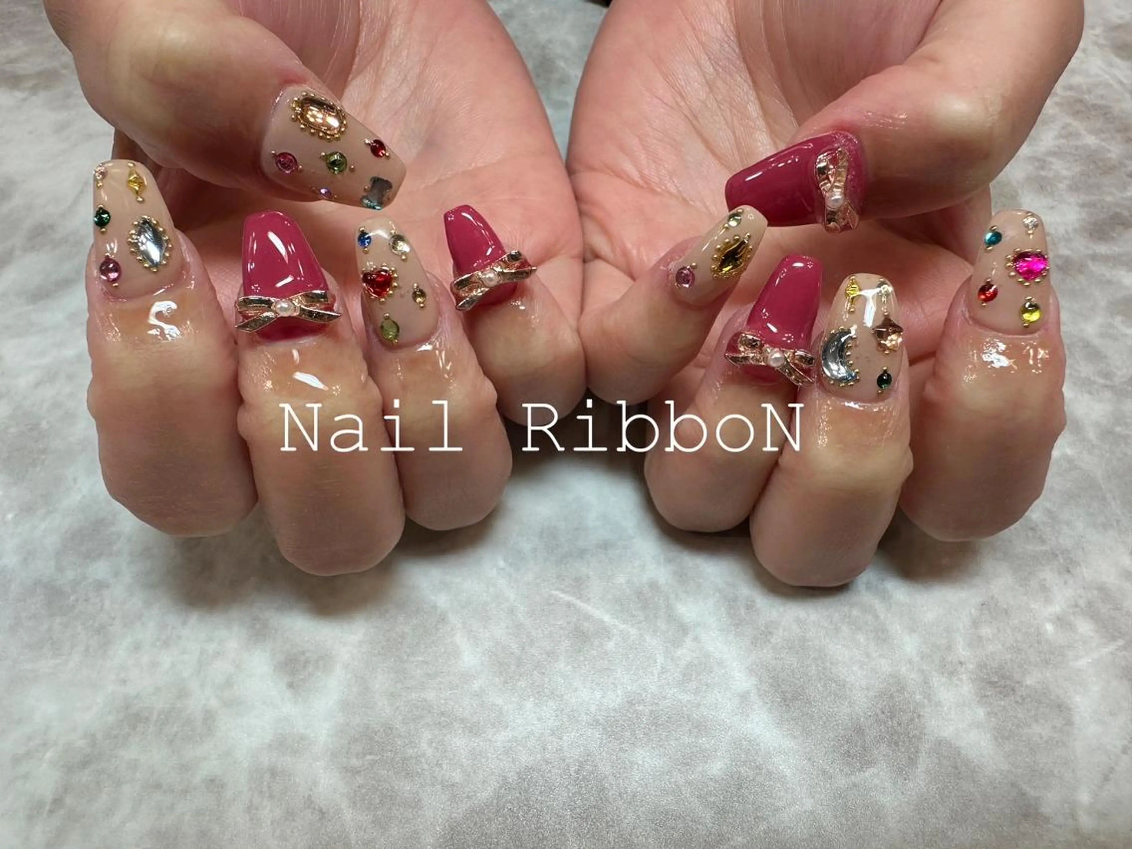ネイル ネイルリボン 受付スタッフのネイルデザイン