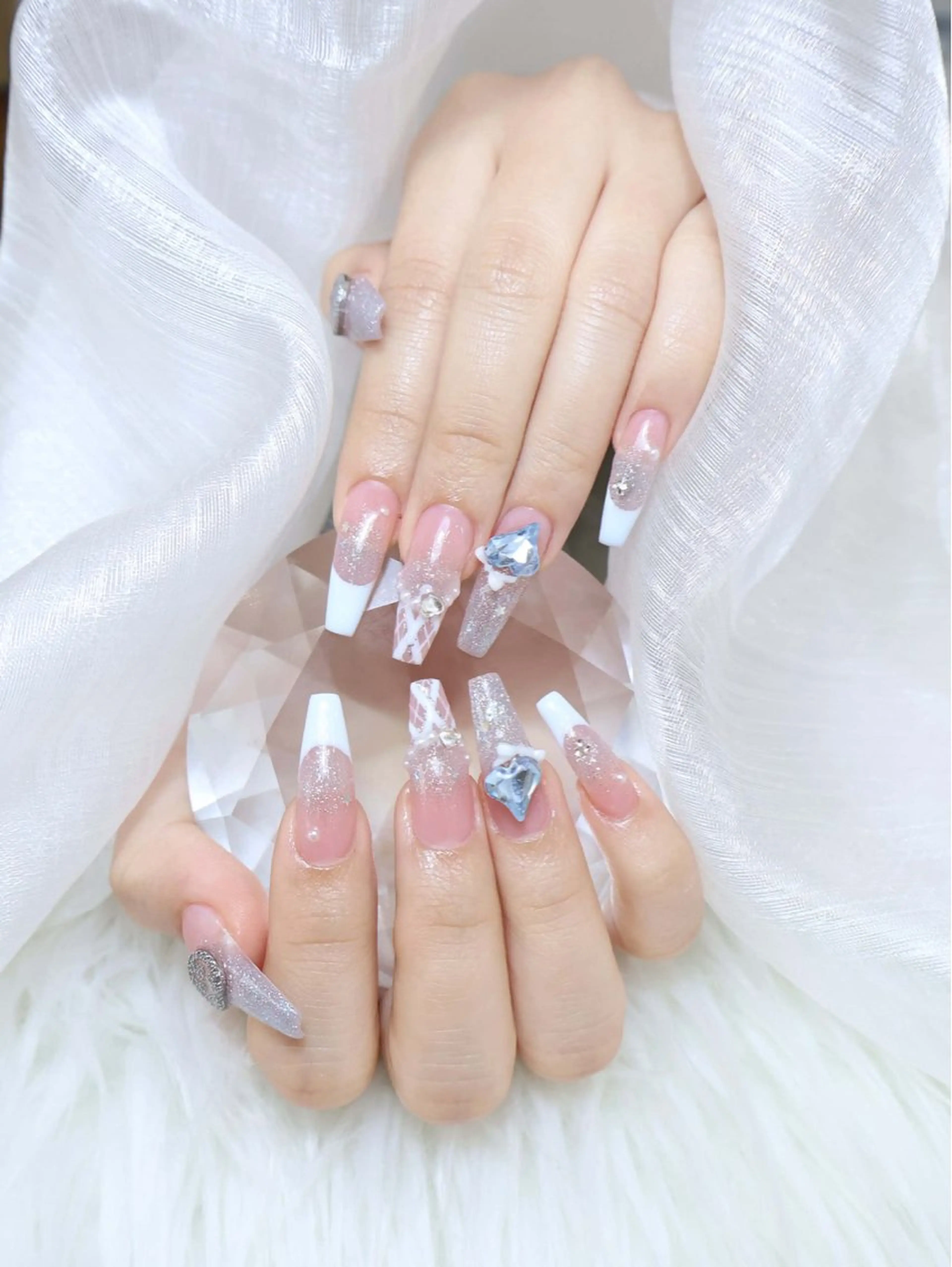 ネイル 冬ネイル ハンドネイル Risu Nails Salon 代々木所属・リス ネイルのネイルデザイン