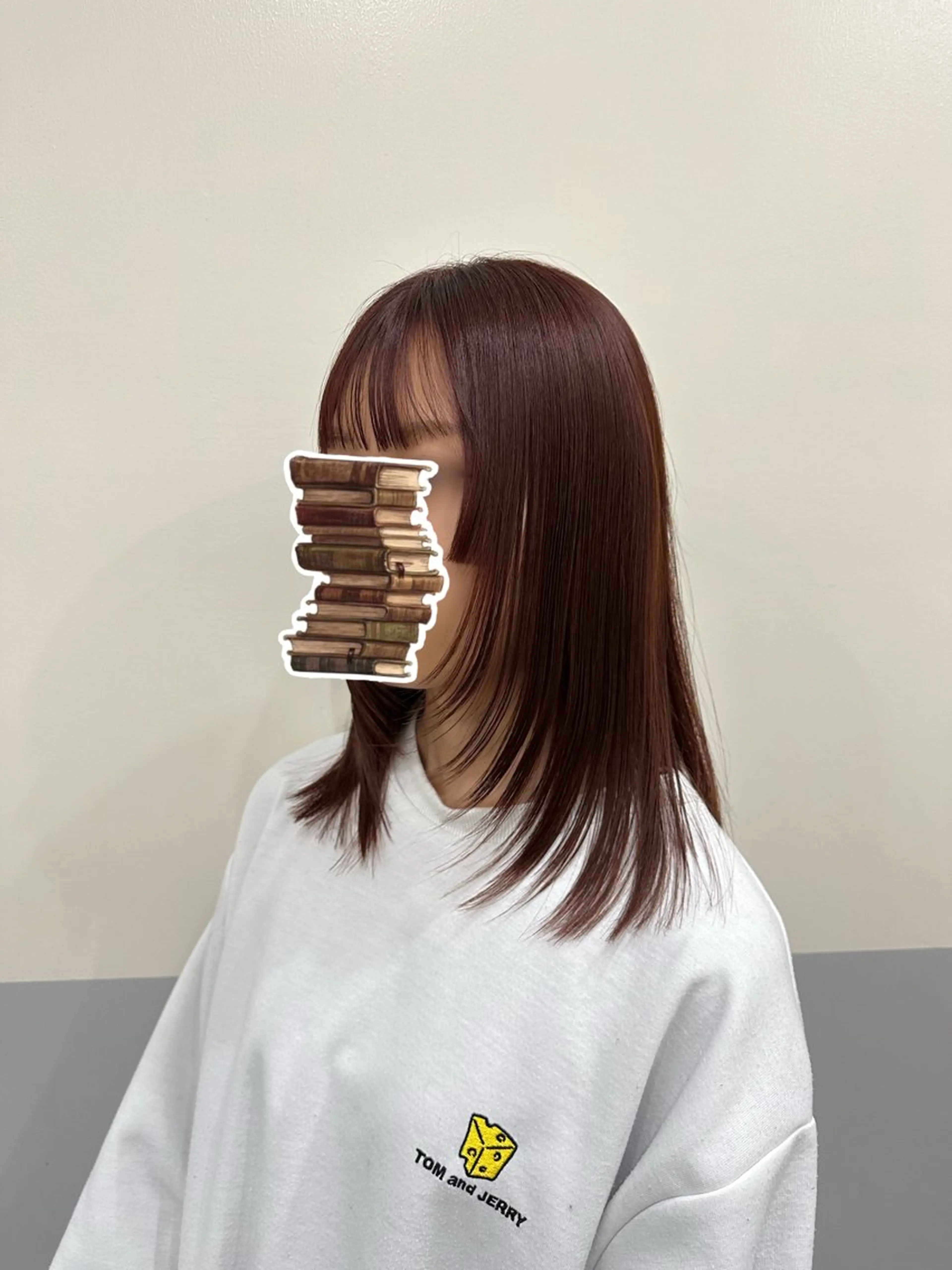 ミディアム カラー ブラウンカラー ピンクカラー ピンクブラウン 顔まわりレイヤー レイヤーカット 三浦 彩那のヘアスタイル