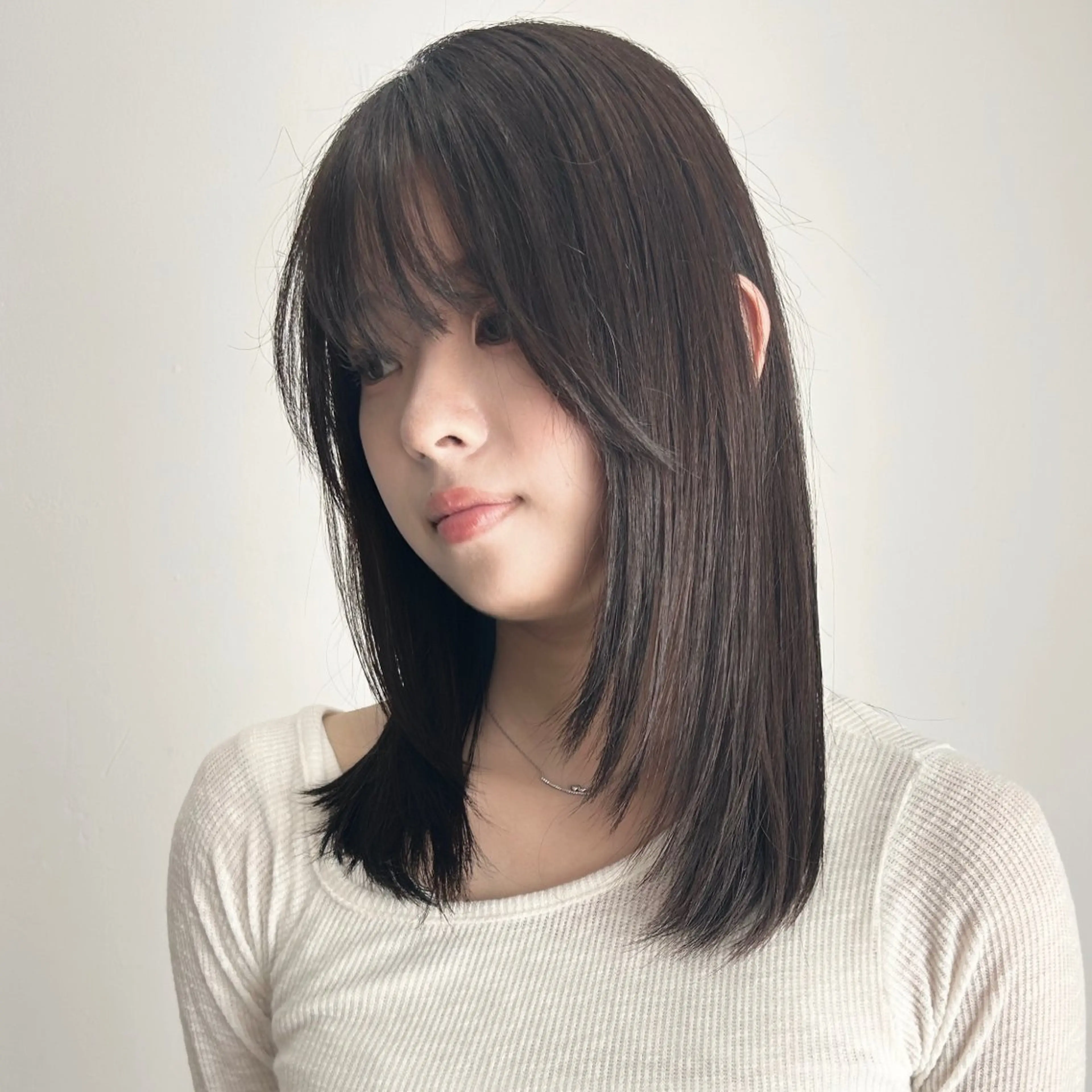 セミロング カラー ヘアアレンジ ブラウンカラー ダークブラウン 顔まわりレイヤー 顔周りカット 髪質改善 トリートメント 韓国ヘア×髪質 改善🇰🇷シオリのヘアスタイル