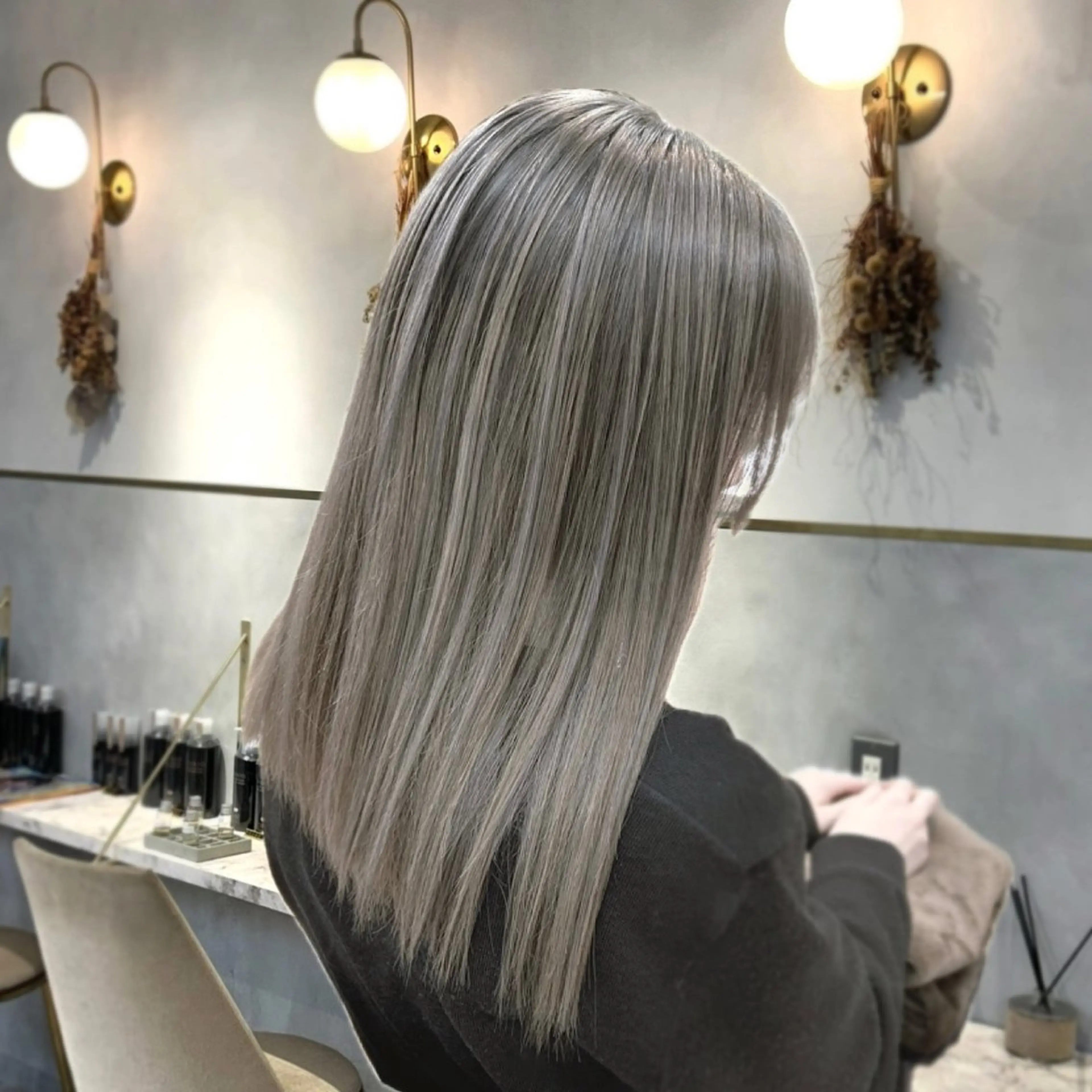 セミロング カラー バレイヤージュ ブリーチ シルバー レイヤーカット カット ヘアカラー ayaka 大宮のヘアスタイル