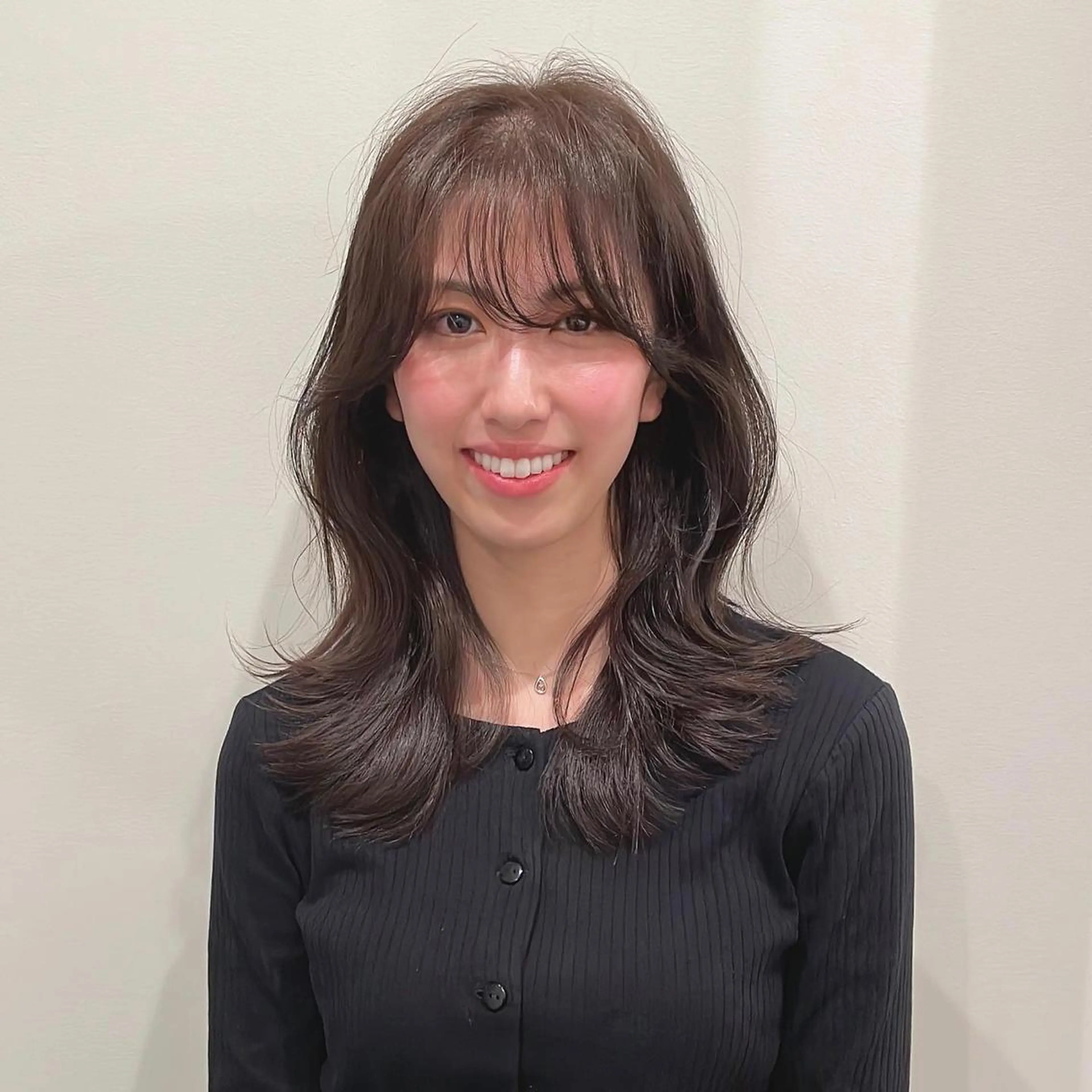 ミディアム カット ヘアカラー トリートメント 🌹ハッシュカット、 レイヤー韓国ヘア🌹のヘアスタイル