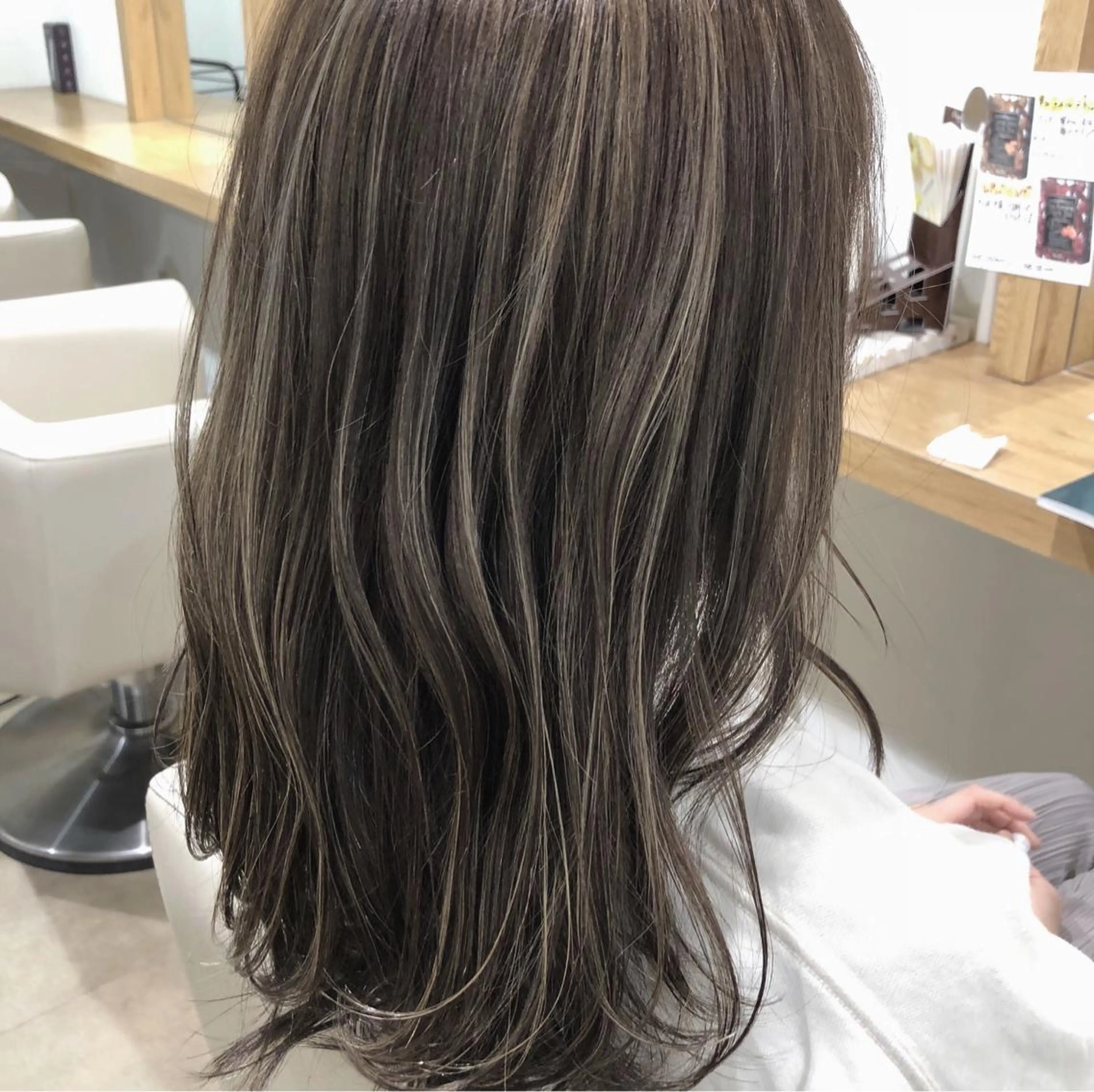 ミディアム カラー ブリーチ ケアブリーチ ハイライトカラー ハイライト 髪質改善とカラー特化 ✨Terraceのヘアスタイル