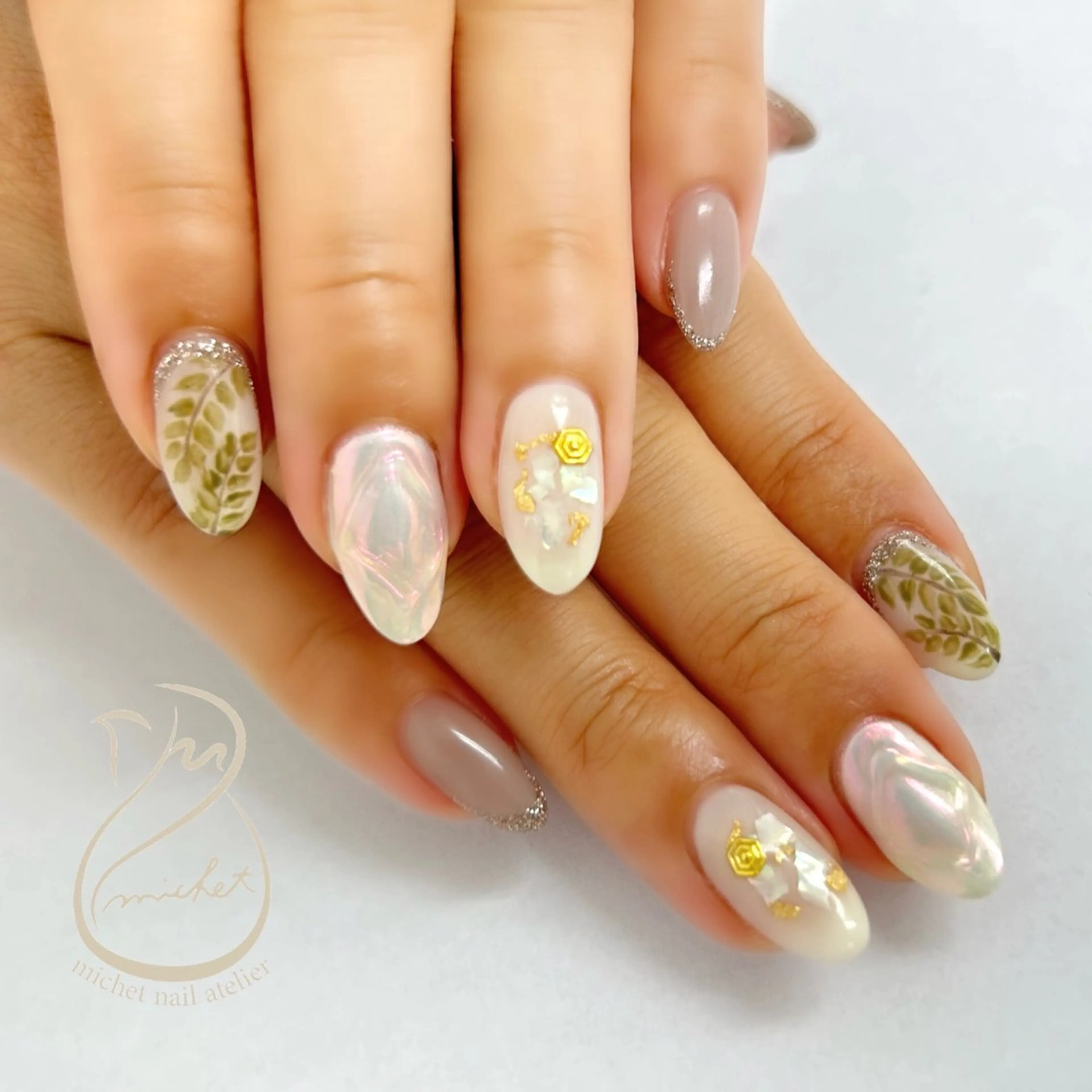 ネイル オーロラネイル グリーン ラメ(グリッター) ミラーネイル ワンカラーネイル ハンドネイル h. rikaのネイルデザイン