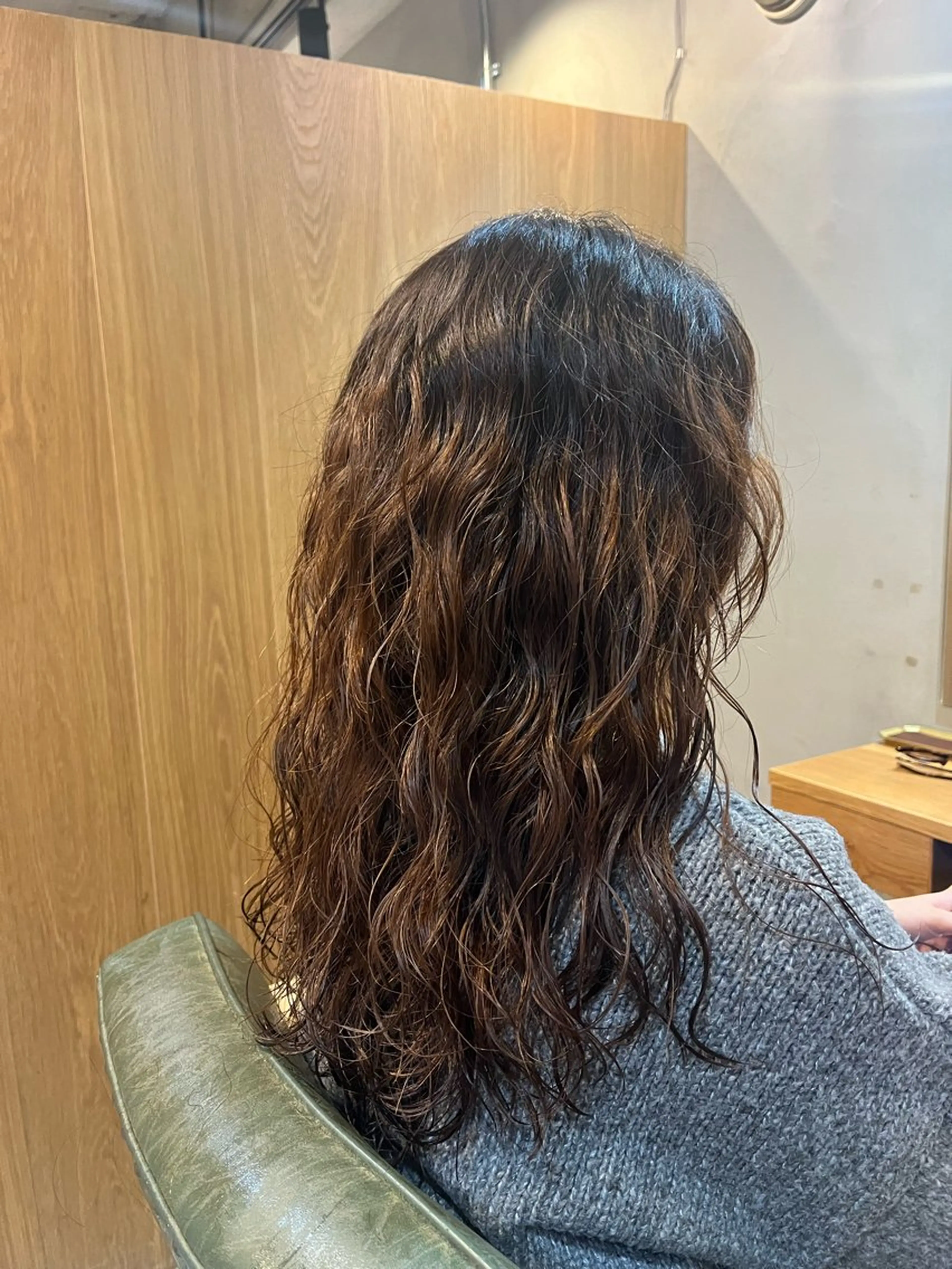 ロング カット パーマ トリートメント sourceliebe所属・レイヤー／前髪／顔 周りakaneのヘアスタイル