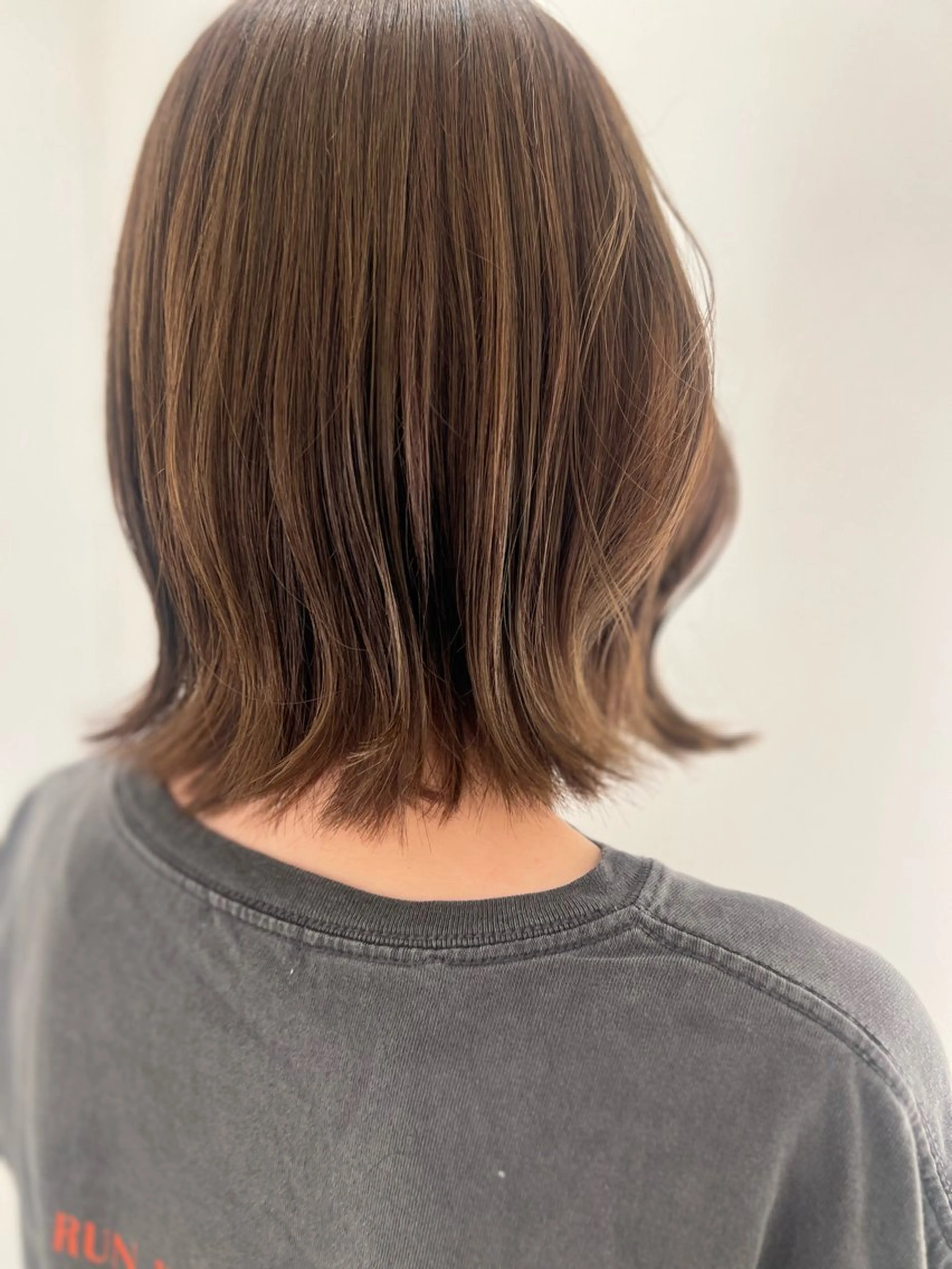 ミディアム カラー 外ハネヘア KEYMAN MEGUMIのヘアスタイル