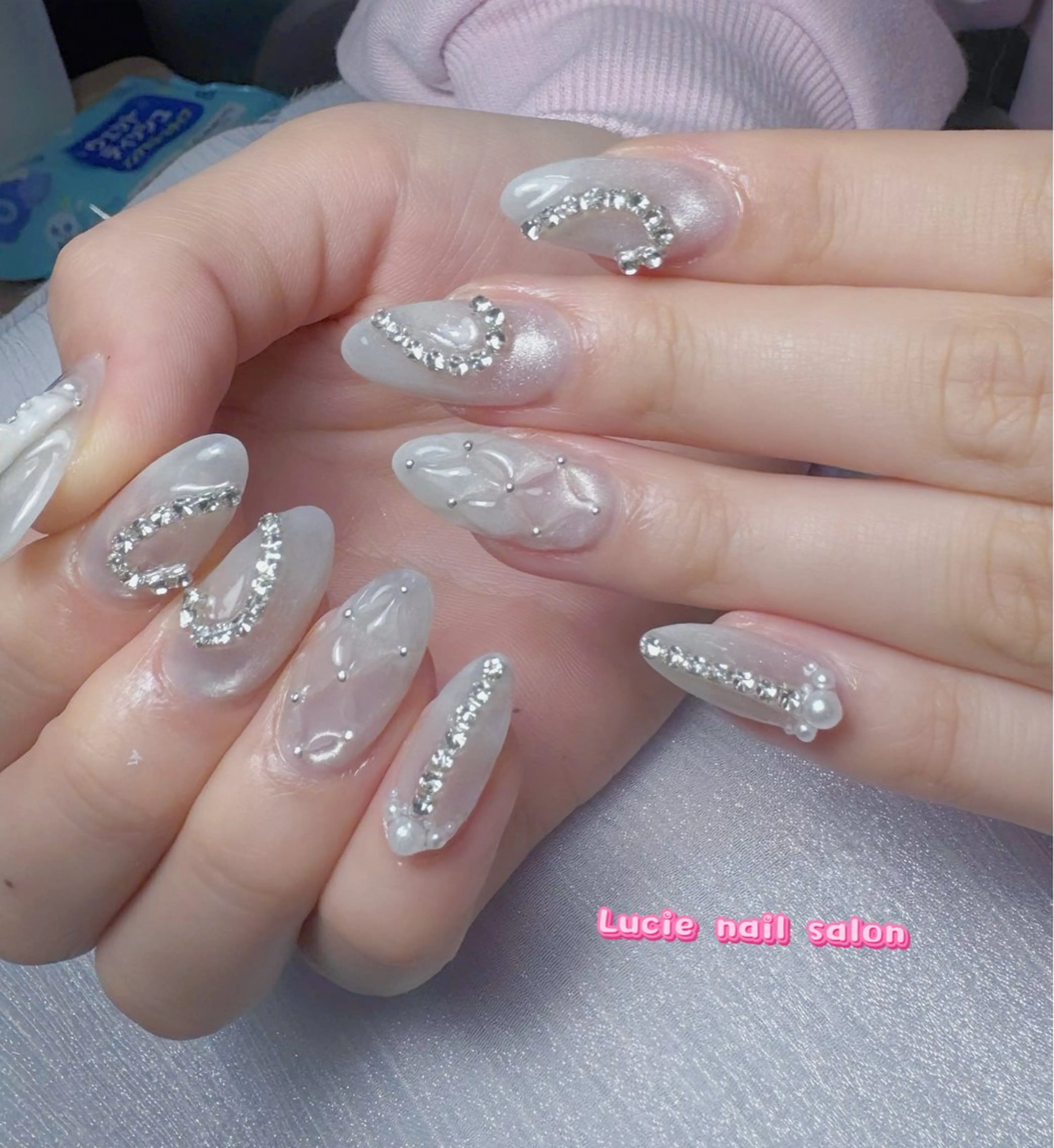 ネイル ボルドー チークネイル 成人式 フレンチネイル キラキラネイル ハンドネイル LUCIE NAIL SALON所属・NGUYEN THI THANHのネイルデザイン