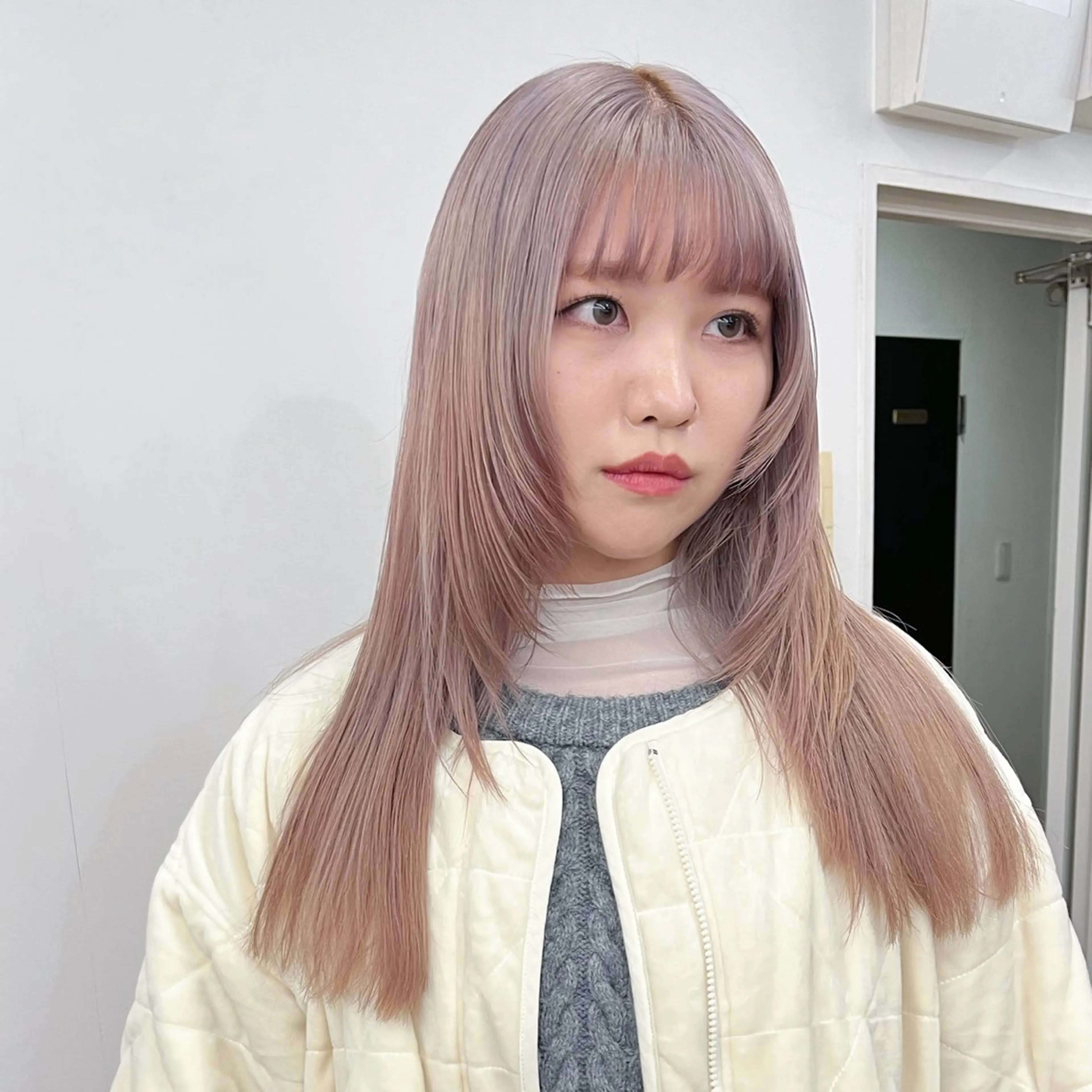 ロング カラー ベージュカラー ブリーチ ケアブリーチ ダブルカラー ホワイトベージュ ヘアカラー トリートメント No1韓国風レイヤー &カチモリ✨ /サキのヘアスタイル