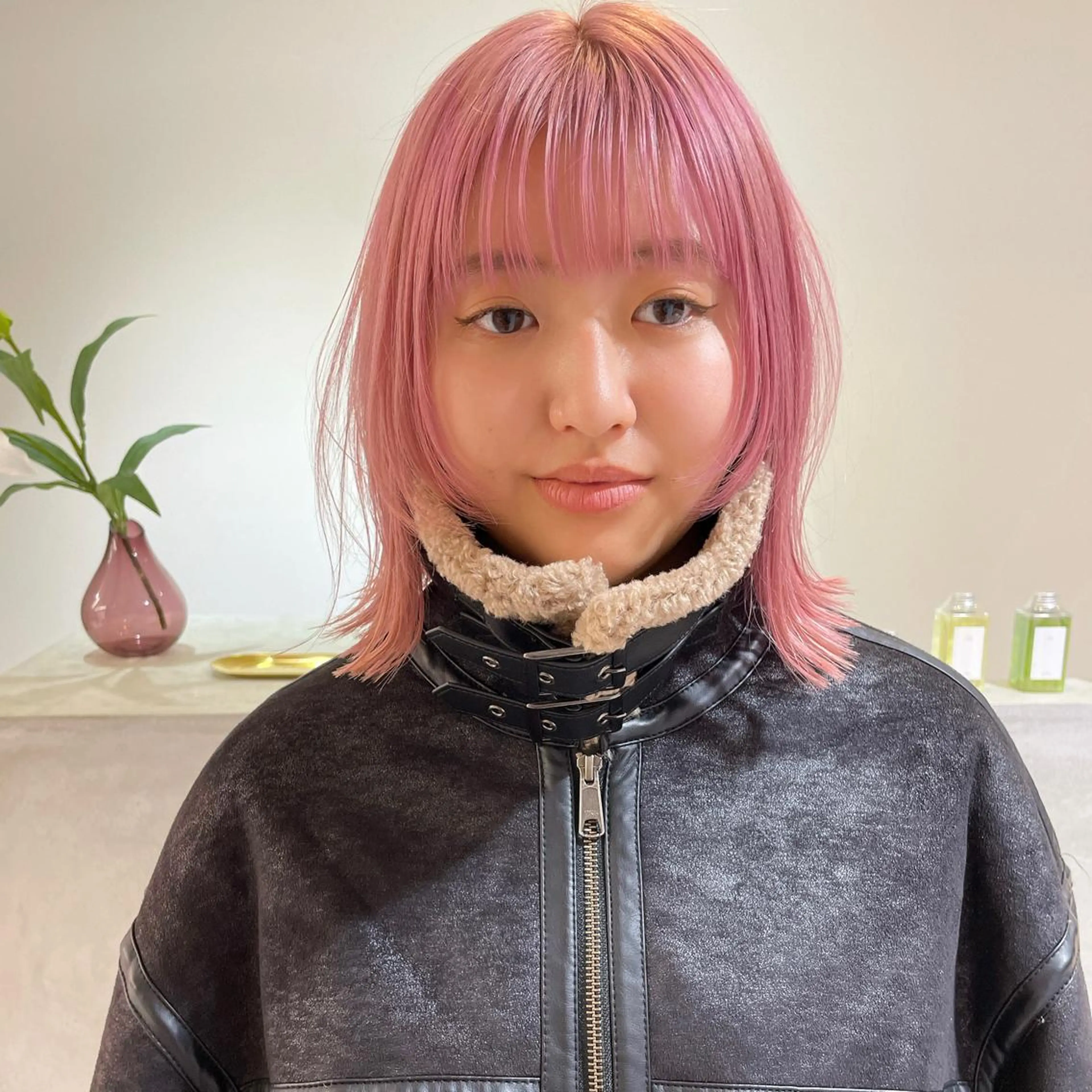 ミディアム カラー ピンクカラー ボブ 顔まわりレイヤー レイヤーカット ヘアカラー トリートメント ボブ特化✨ 松本竜之介のヘアスタイル