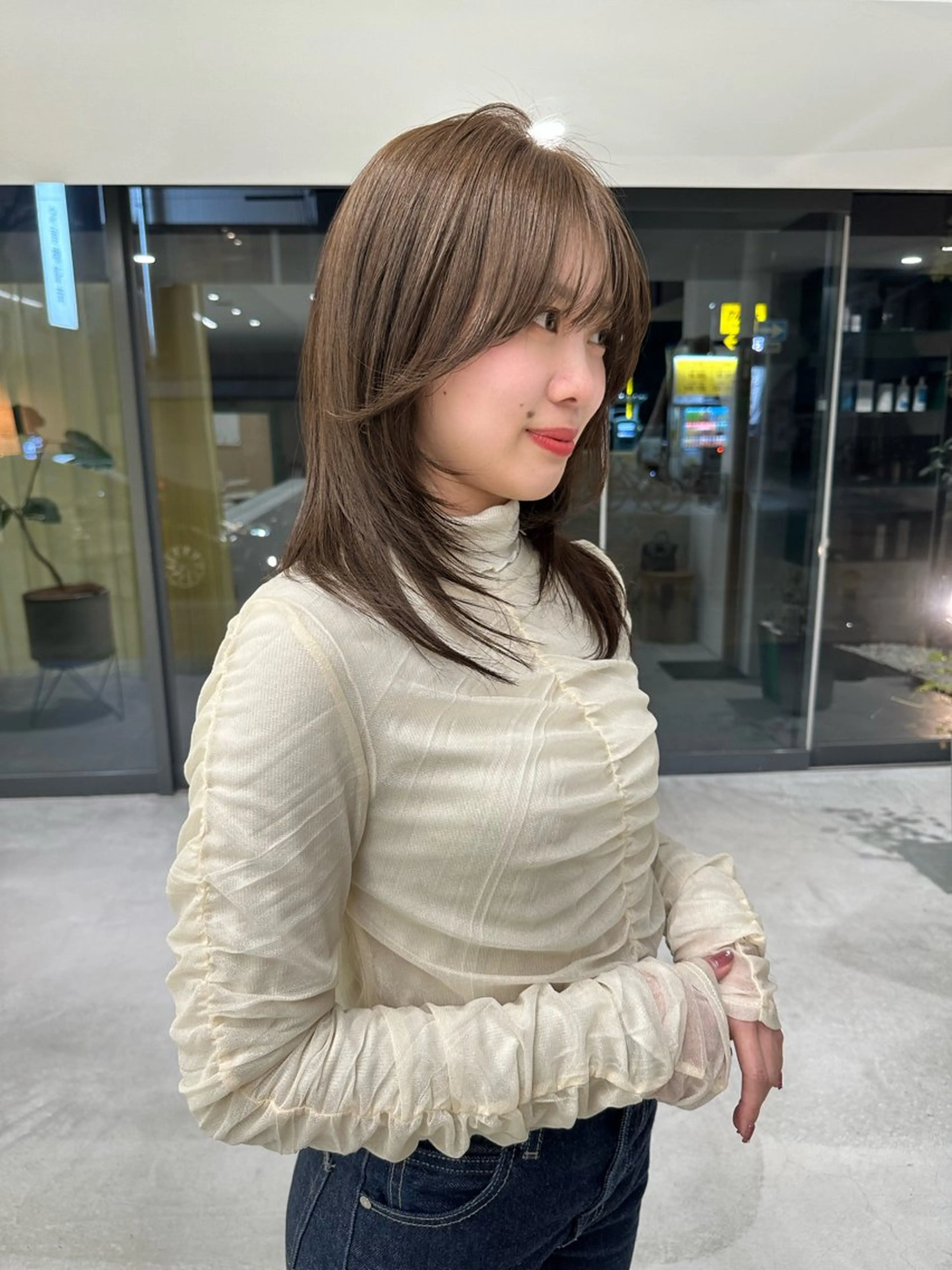 ミディアム カラー ブリーチ ブリーチなしカラー レイヤーカット カット ヘアカラー トリートメント M所属・ハイトーン/透け感 カラー🎀真香のヘアスタイル