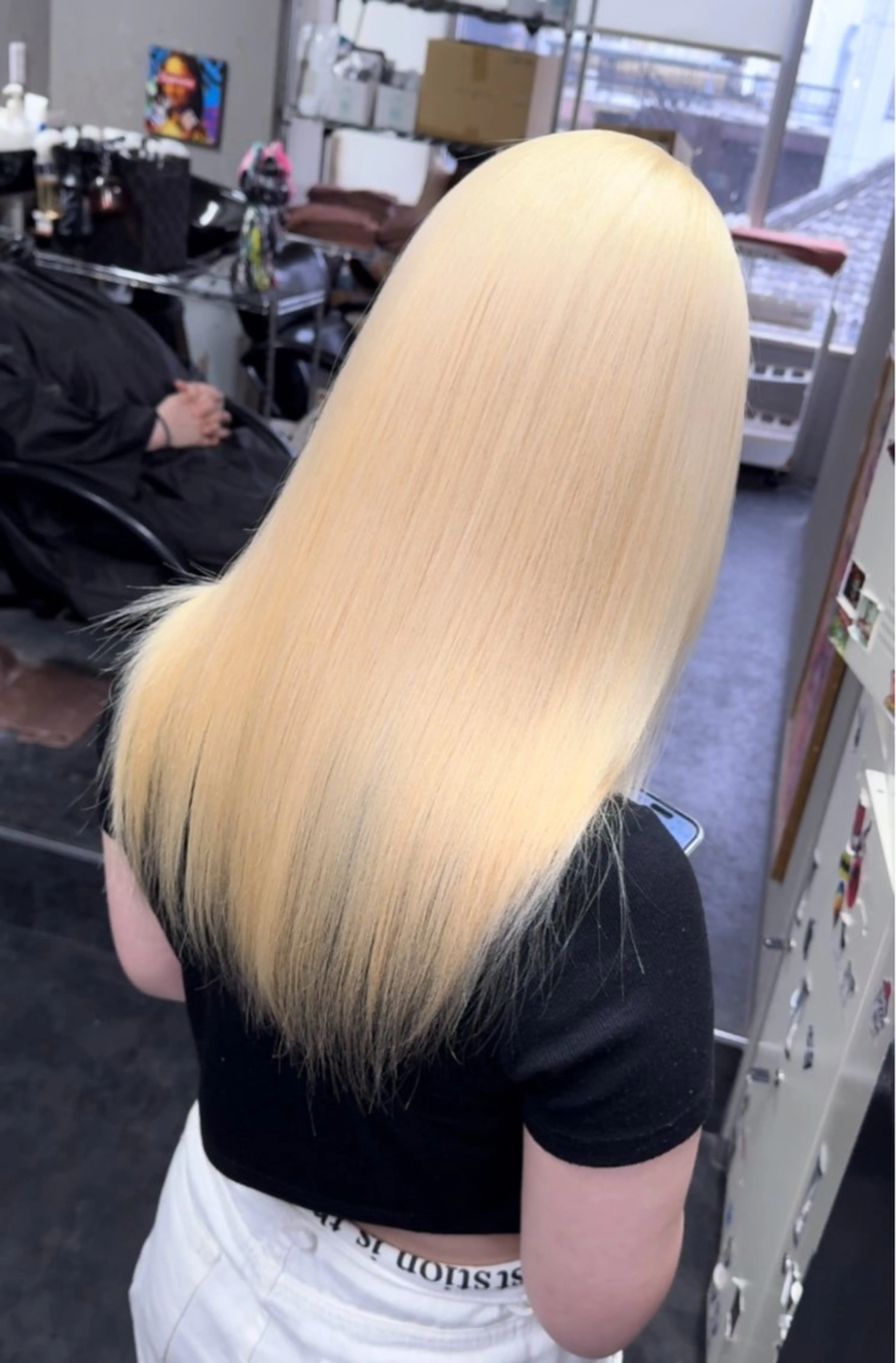 ロング カラー ヘアアレンジ ヘアカラー ホワイトカラー/ ピンクベージュにったのヘアスタイル