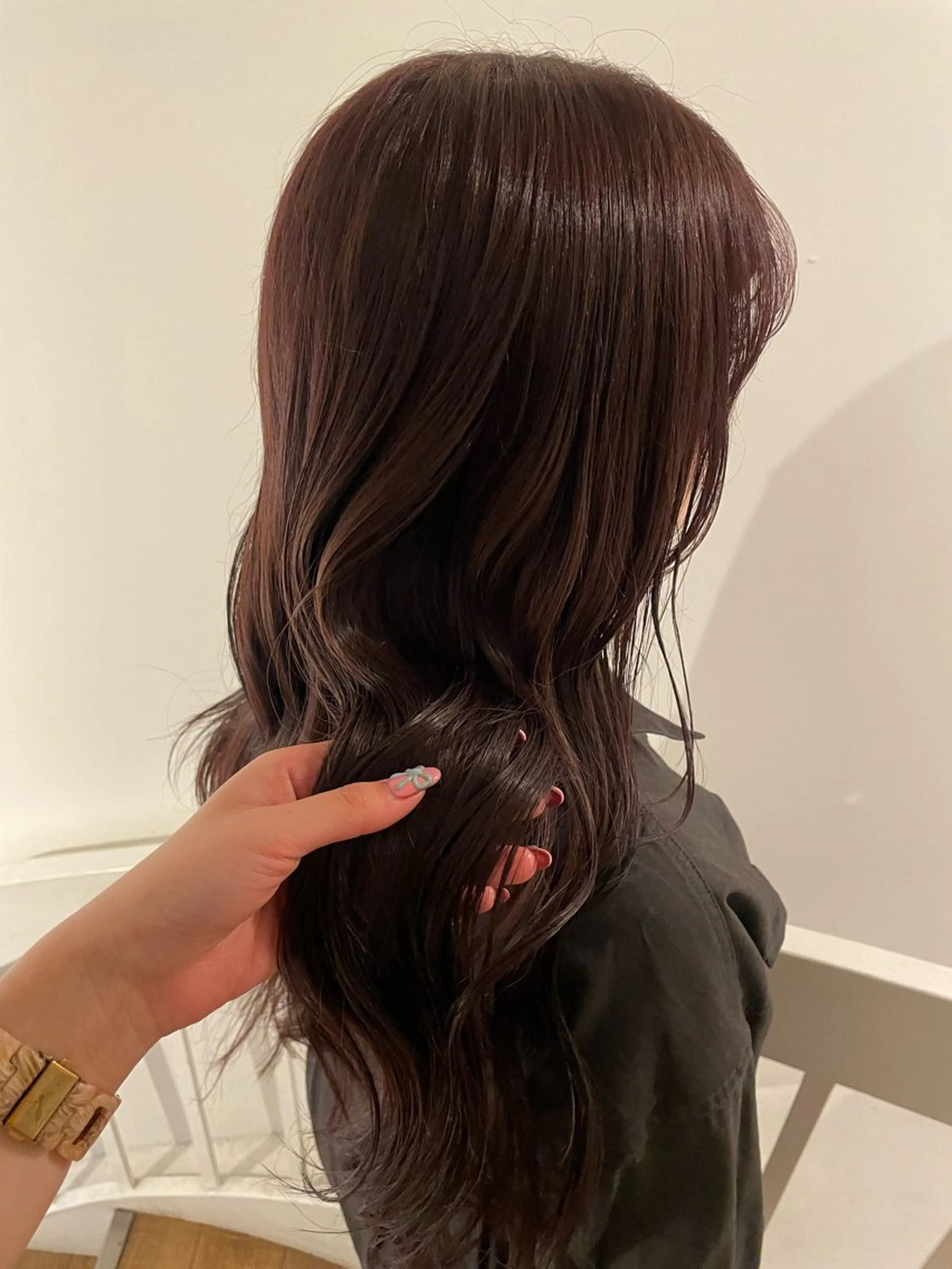 セミロング 秋元 佳乃のヘアスタイル