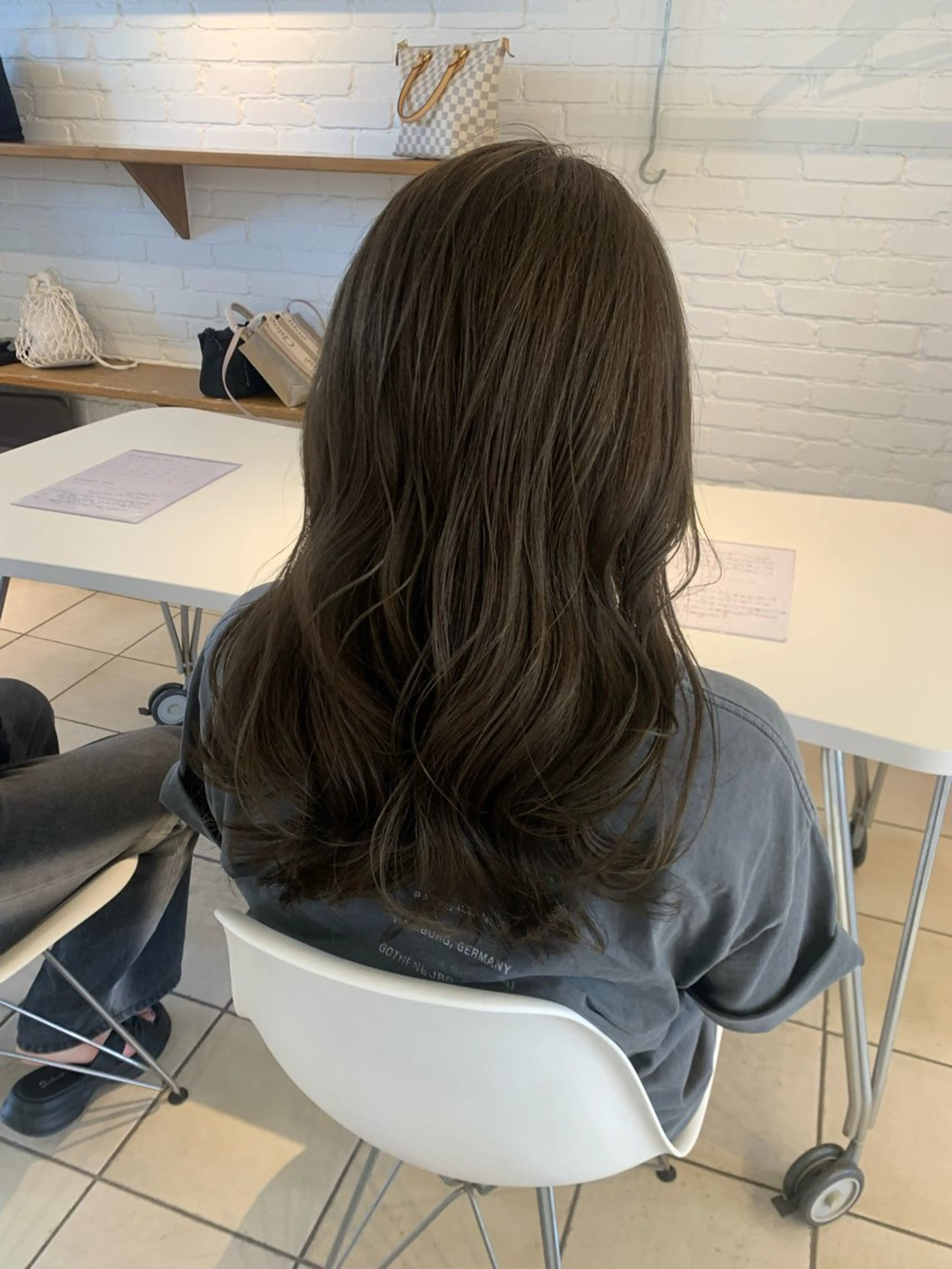 ロング カラー ベージュカラー 透明感カラー オリーブベージュ ヴァンカウンシル春日井所属・澤田 しおりのヘアスタイル