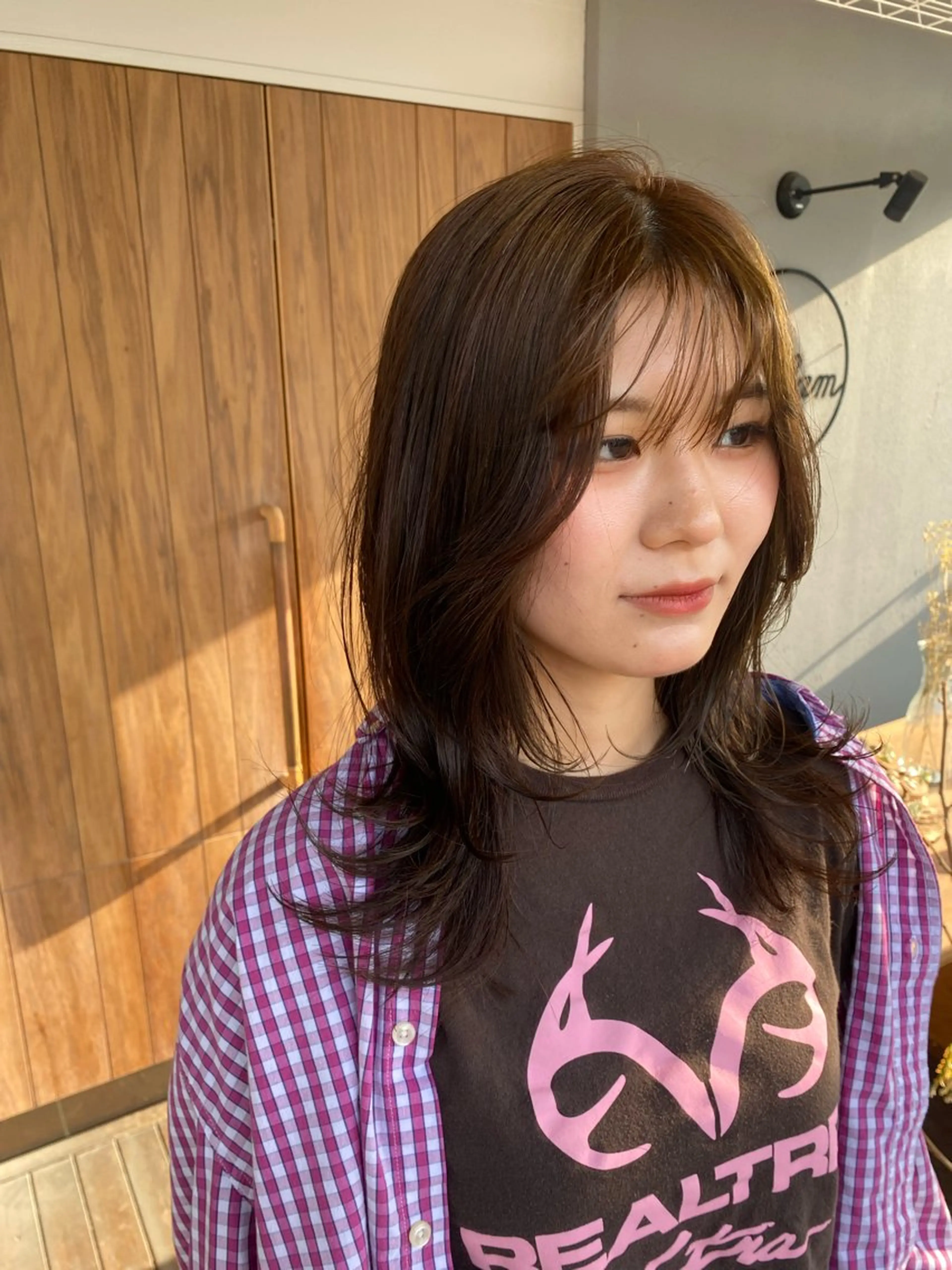 セミロング カラー オリーブカラー レイヤーカット カット ヘアカラー fulam所属・MIKU ／fulamのヘアスタイル