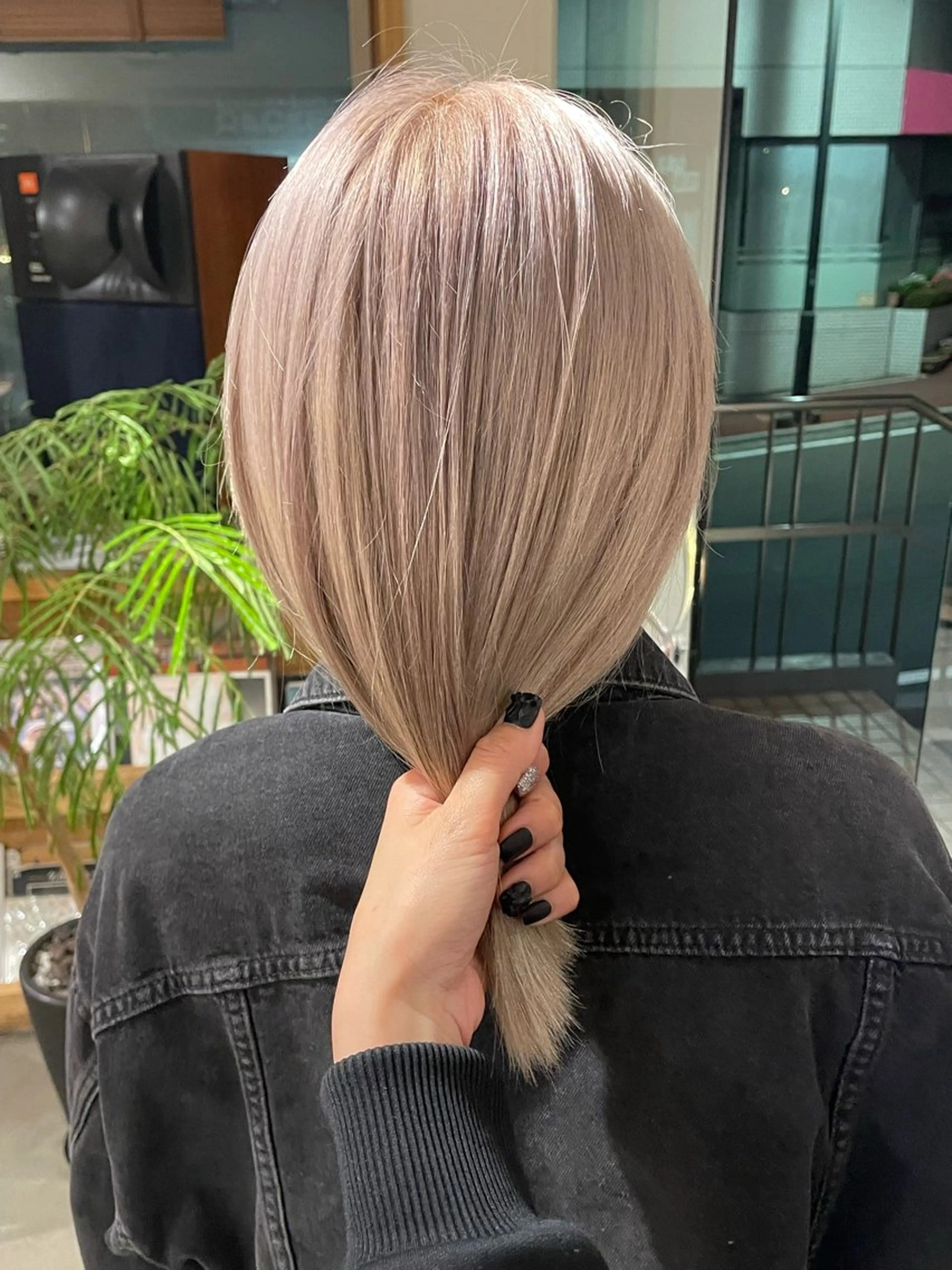 ミディアム ヘアカラー 透明感カラー🫧/ レイヤー/髪質改善のヘアスタイル