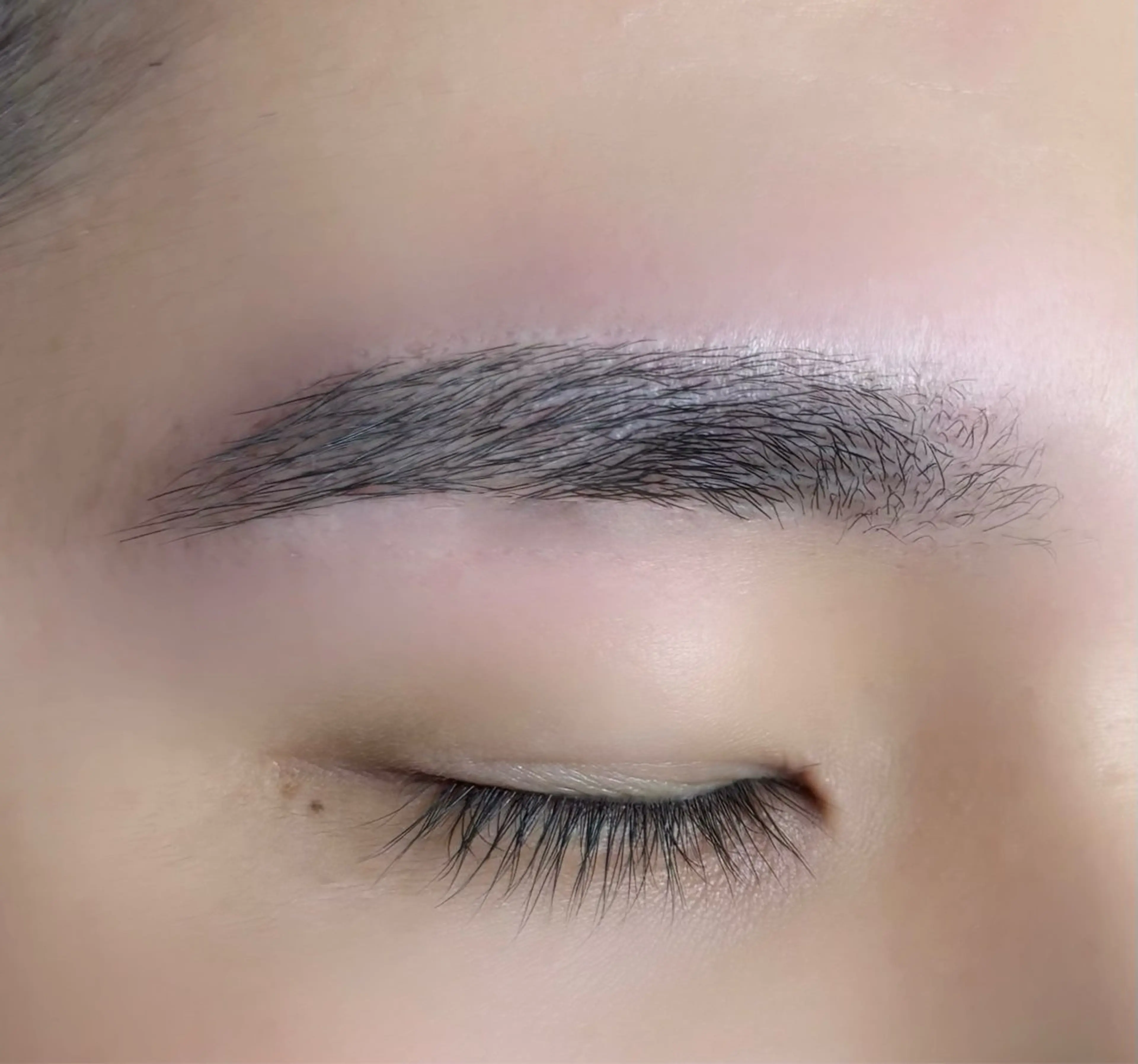 アイブロウ ワックス脱毛 💛LUNELLA MIKU💛のマツエク・マツパデザイン