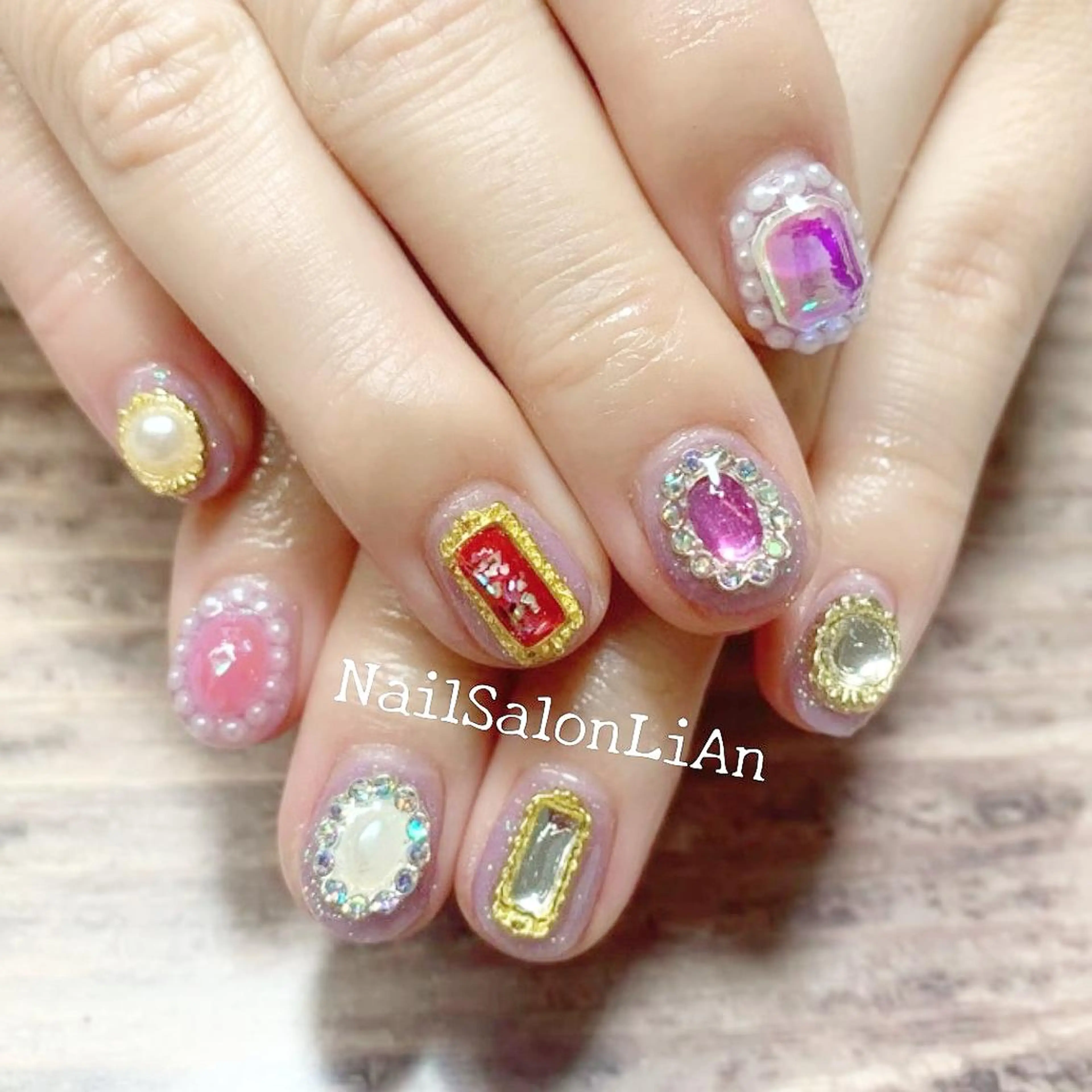 ネイル 持ち込み ストーンネイル ハンドネイル NailSalon LiAnのネイルデザイン