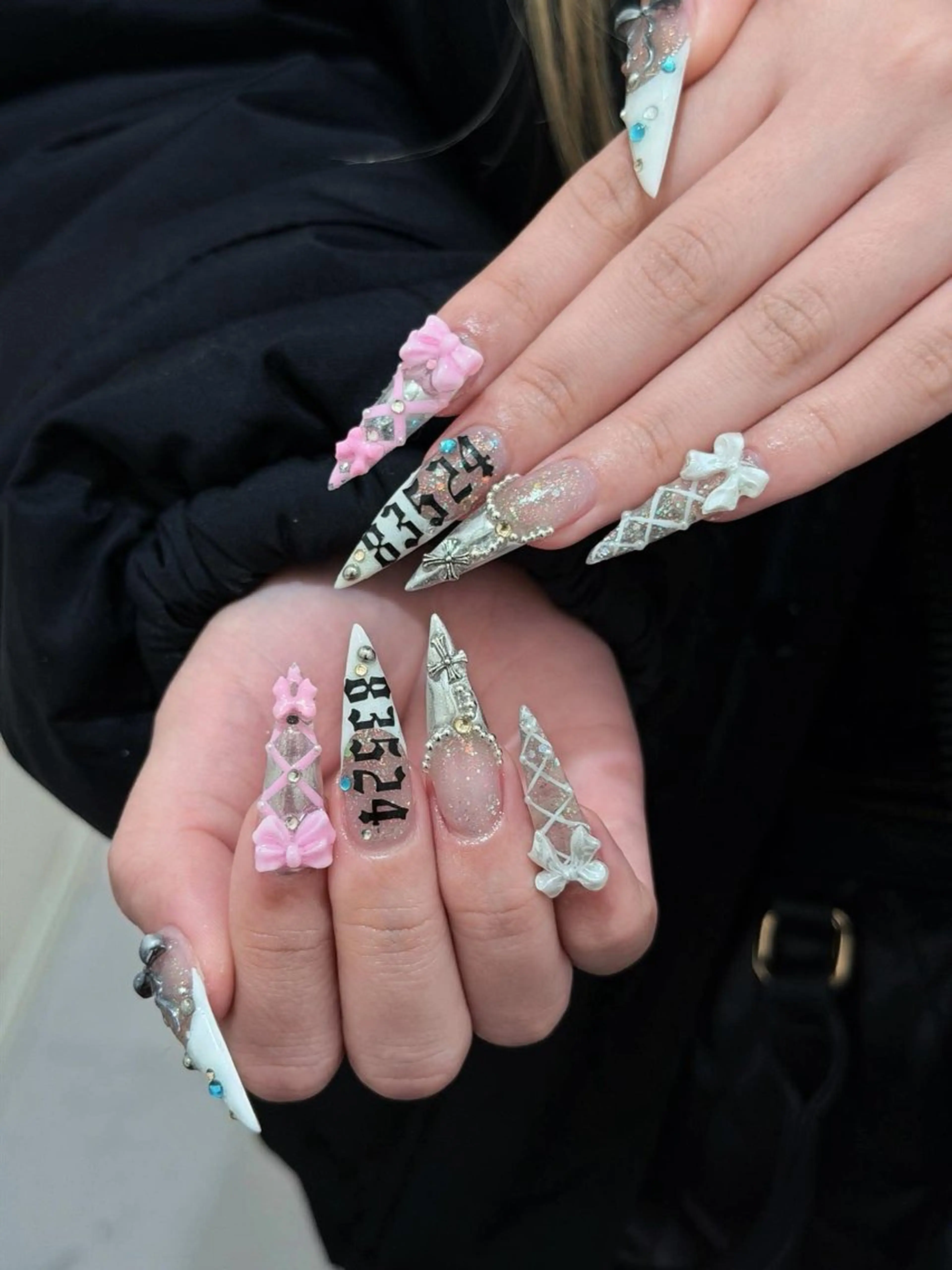 ネイル チークネイル ドット フレンチネイル グラデーション ハート ハンドネイル ハンドケア Eli Nails 新宿のネイルデザイン