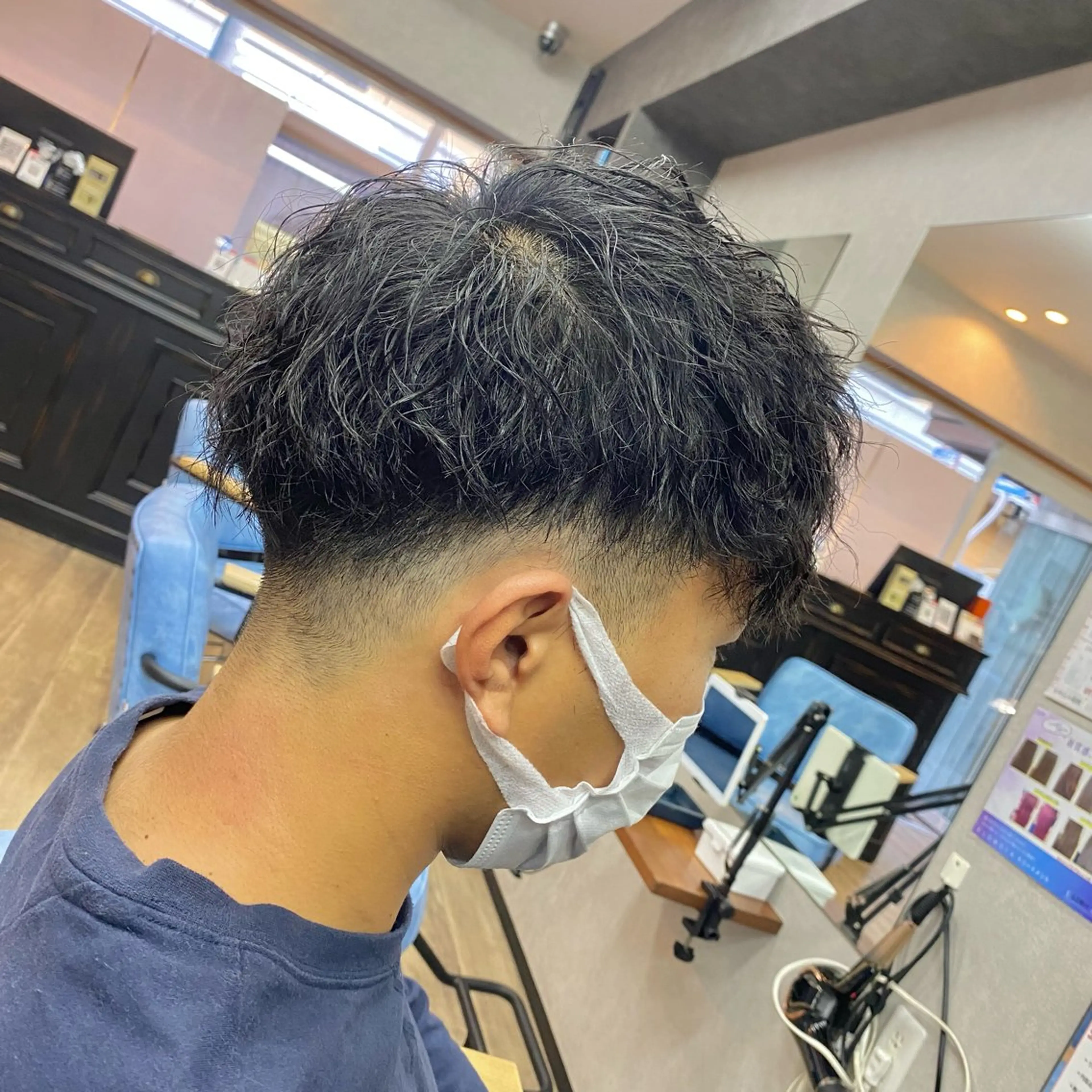 ショート パーマ メンズ メンズハイライト メンズパーマ ツイストスパイラルパーマ ハイライト ニュアンスパーマ カット パーマ 田口 慎士のヘアスタイル