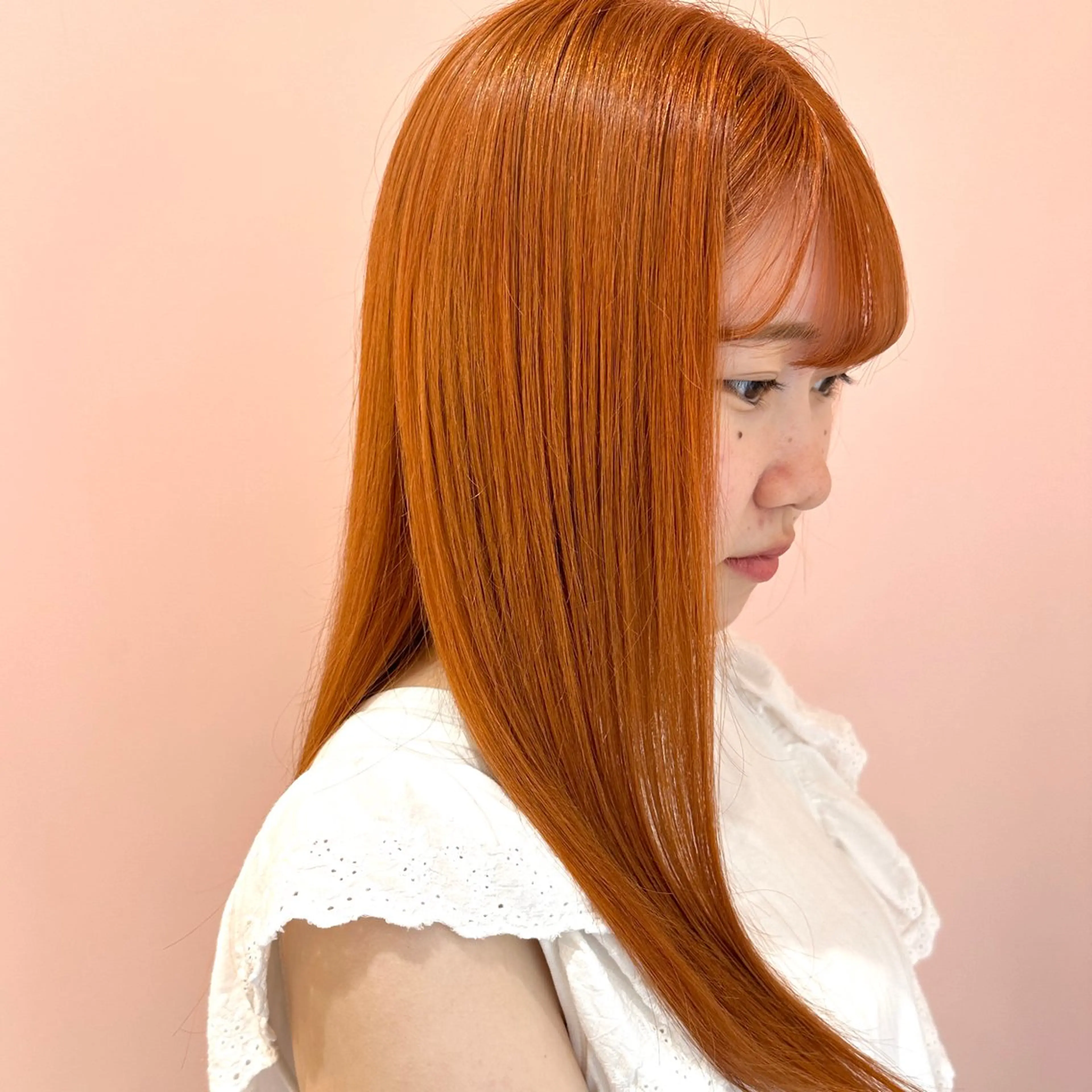 セミロング カラー ベージュカラー ブリーチ オレンジ オレンジベージュ カット ヘアカラー トリートメント レイヤーカット/ ハイトーンchimiのヘアスタイル
