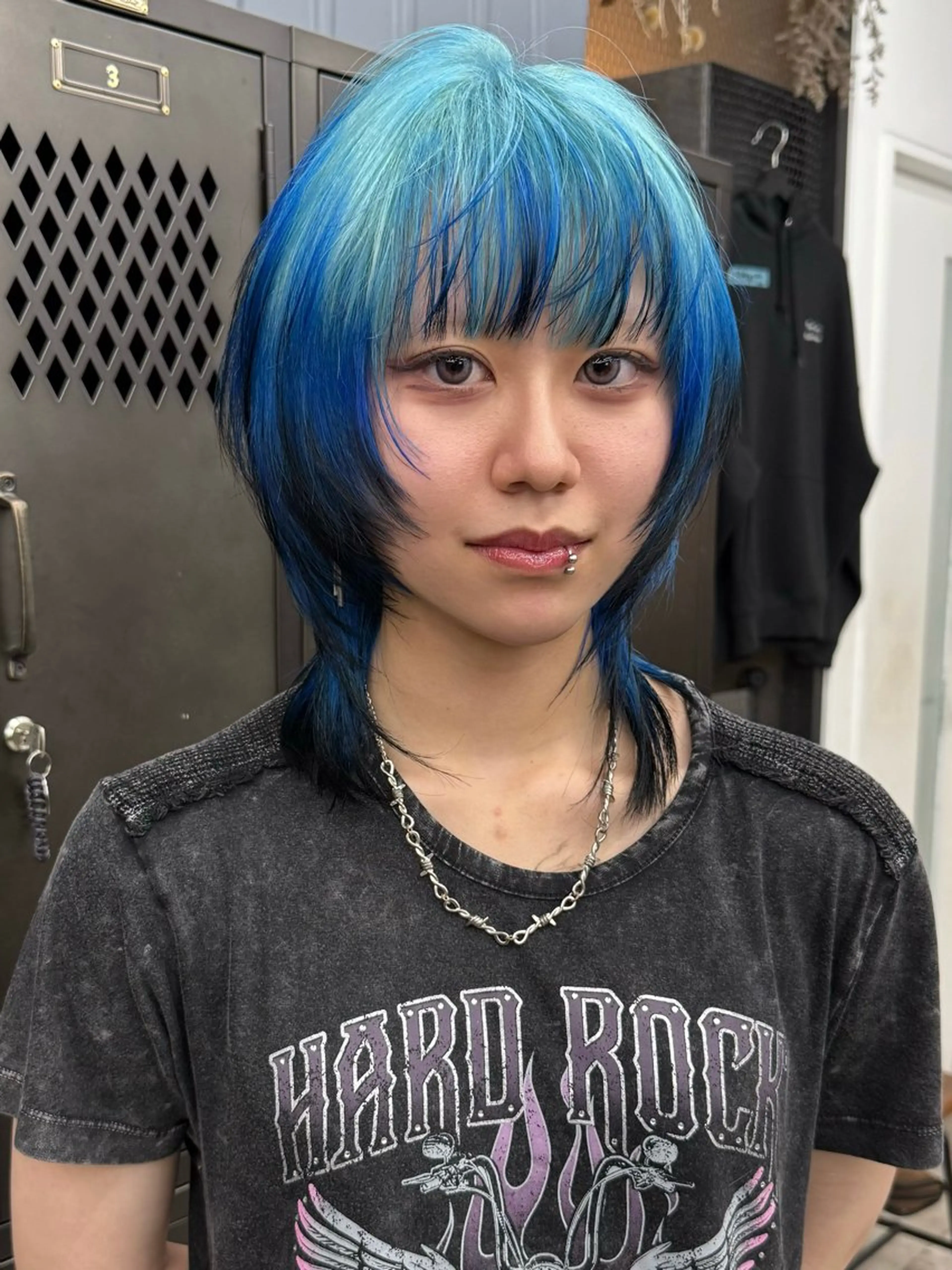 【学生人気No.1】　デザインカラークーポン(ブリーチ、カット込)の写真