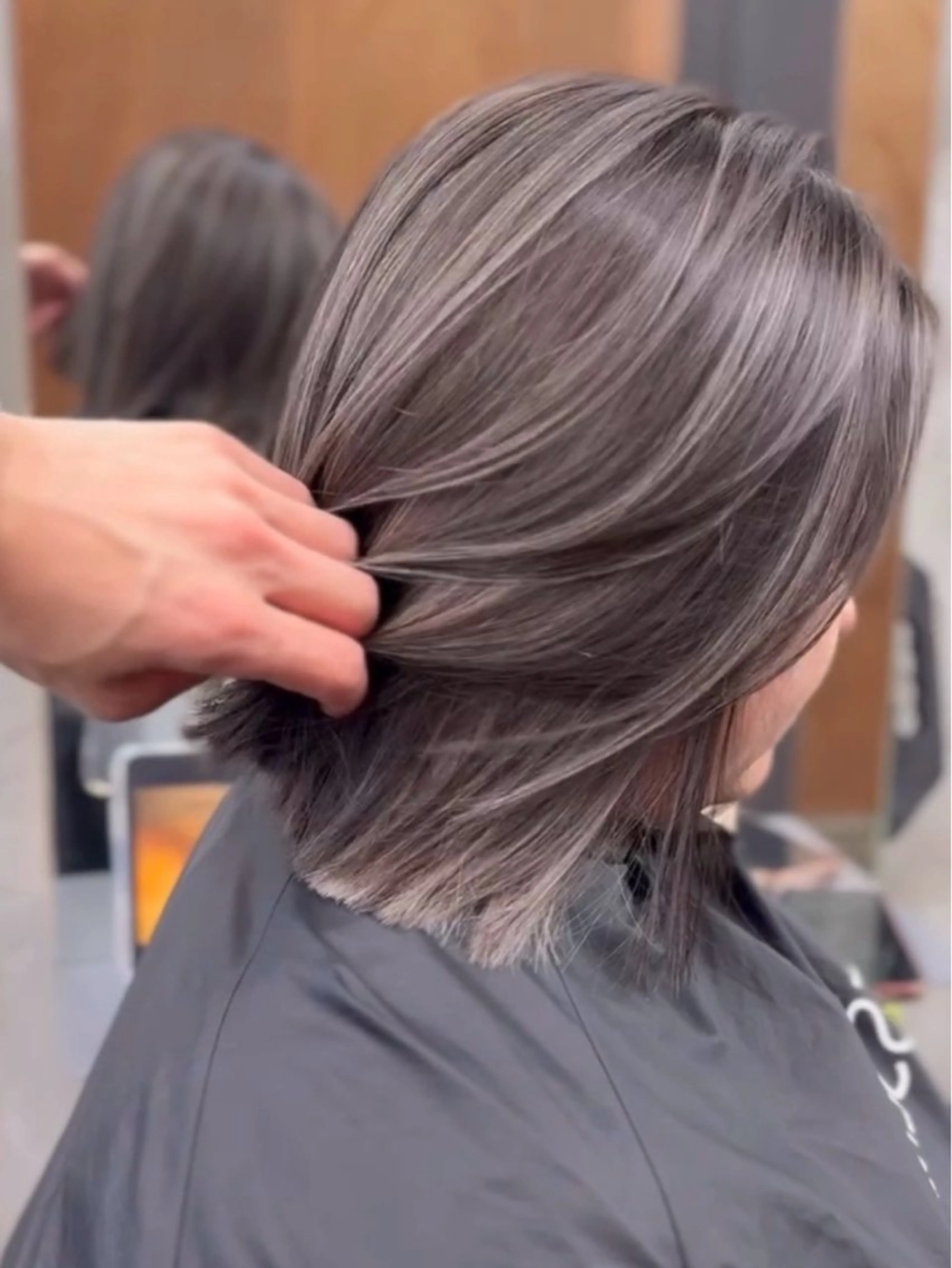 ミディアム カラー ヘアカラー ハイライト、レイヤー カット/西梅田/中西のヘアスタイル