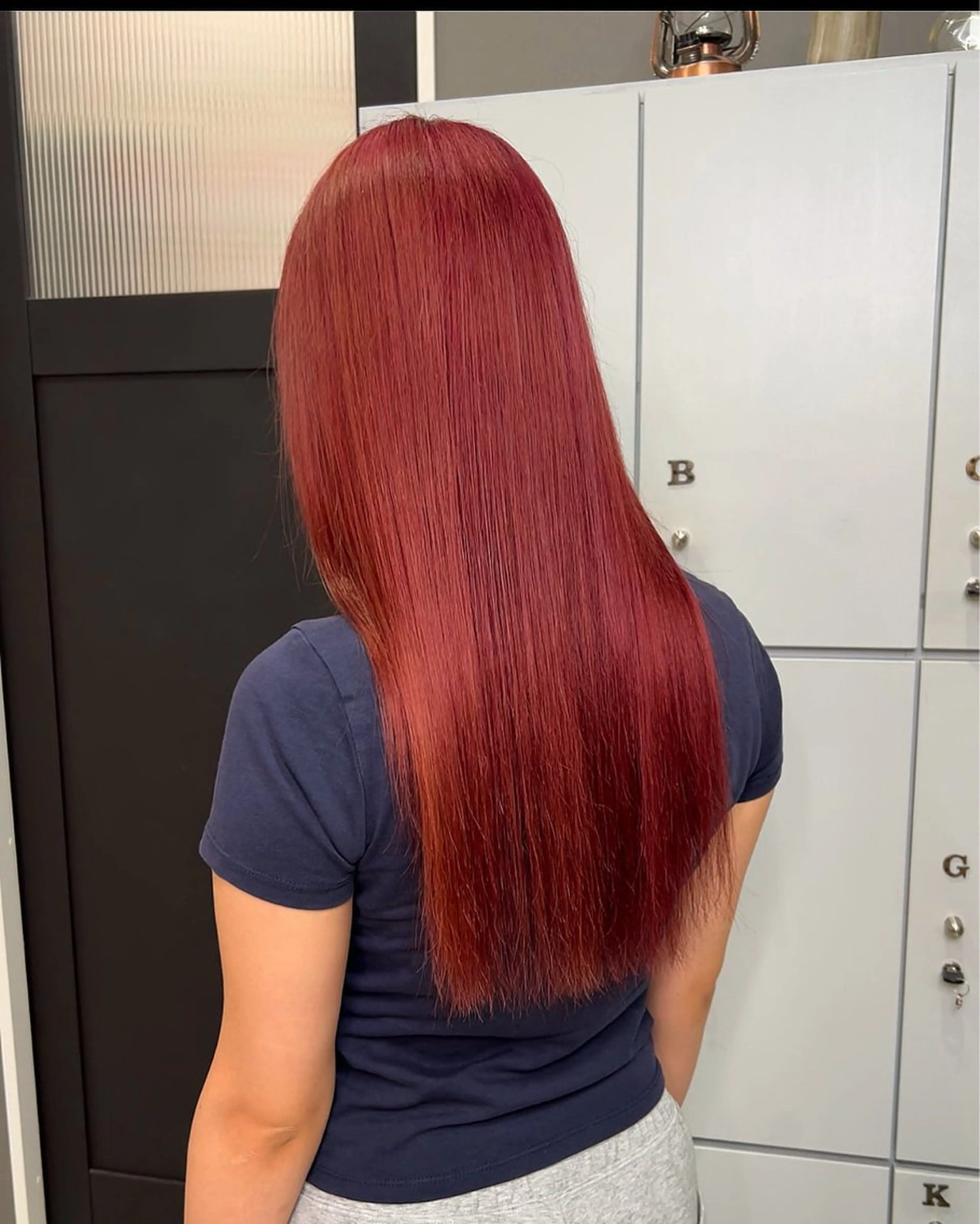 ロング ヘアカラー 佐藤 玲杏のヘアスタイル