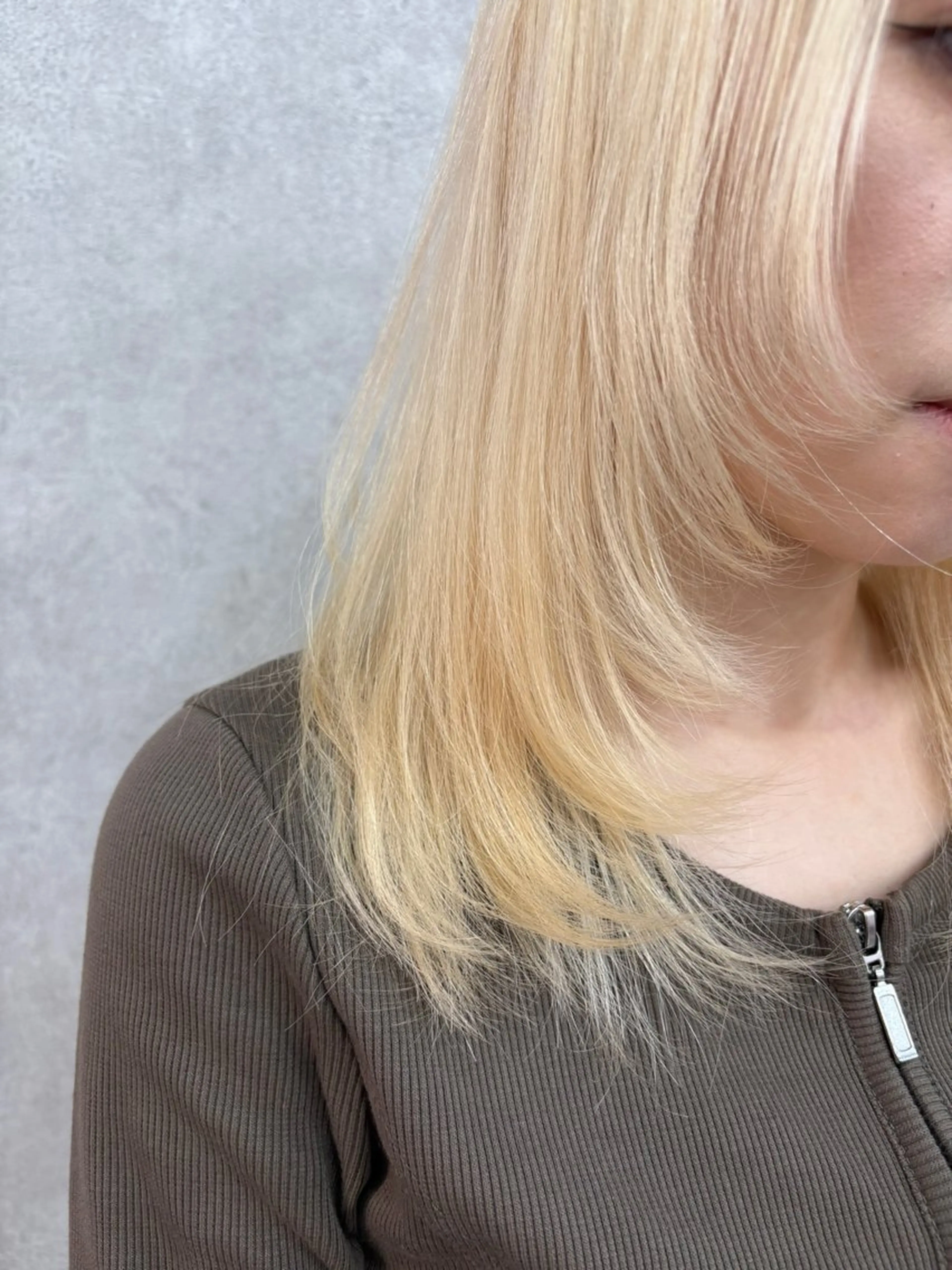 セミロング カラー 🩶西 雪乃/透明感 くすみカラー🫧のヘアスタイル