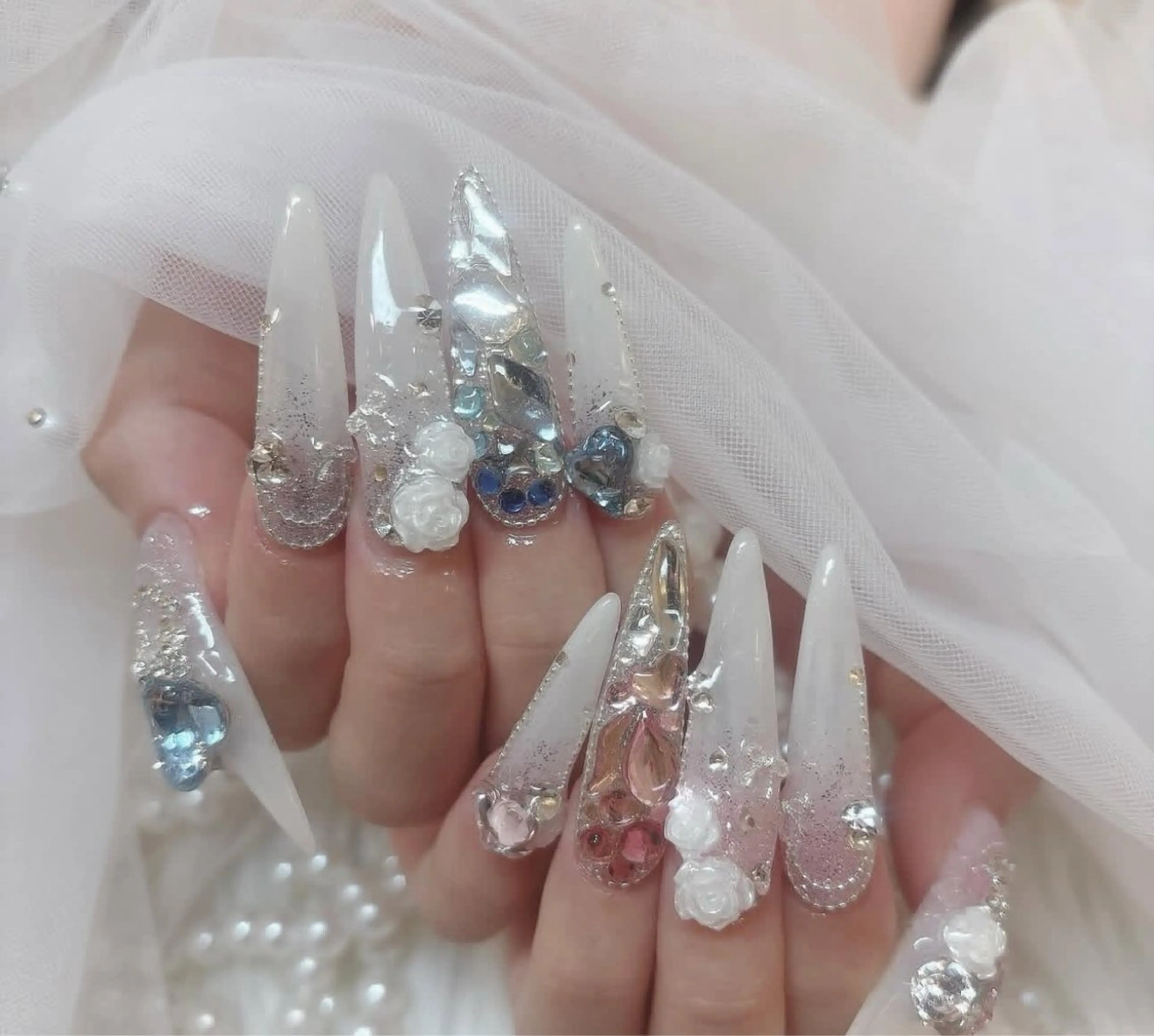 ネイル アートネイル フラワーネイル フレンチネイル ジェルネイル グラデーション ハンドネイル Ryunail所属・Ryu Nail NekoChanのネイルデザイン