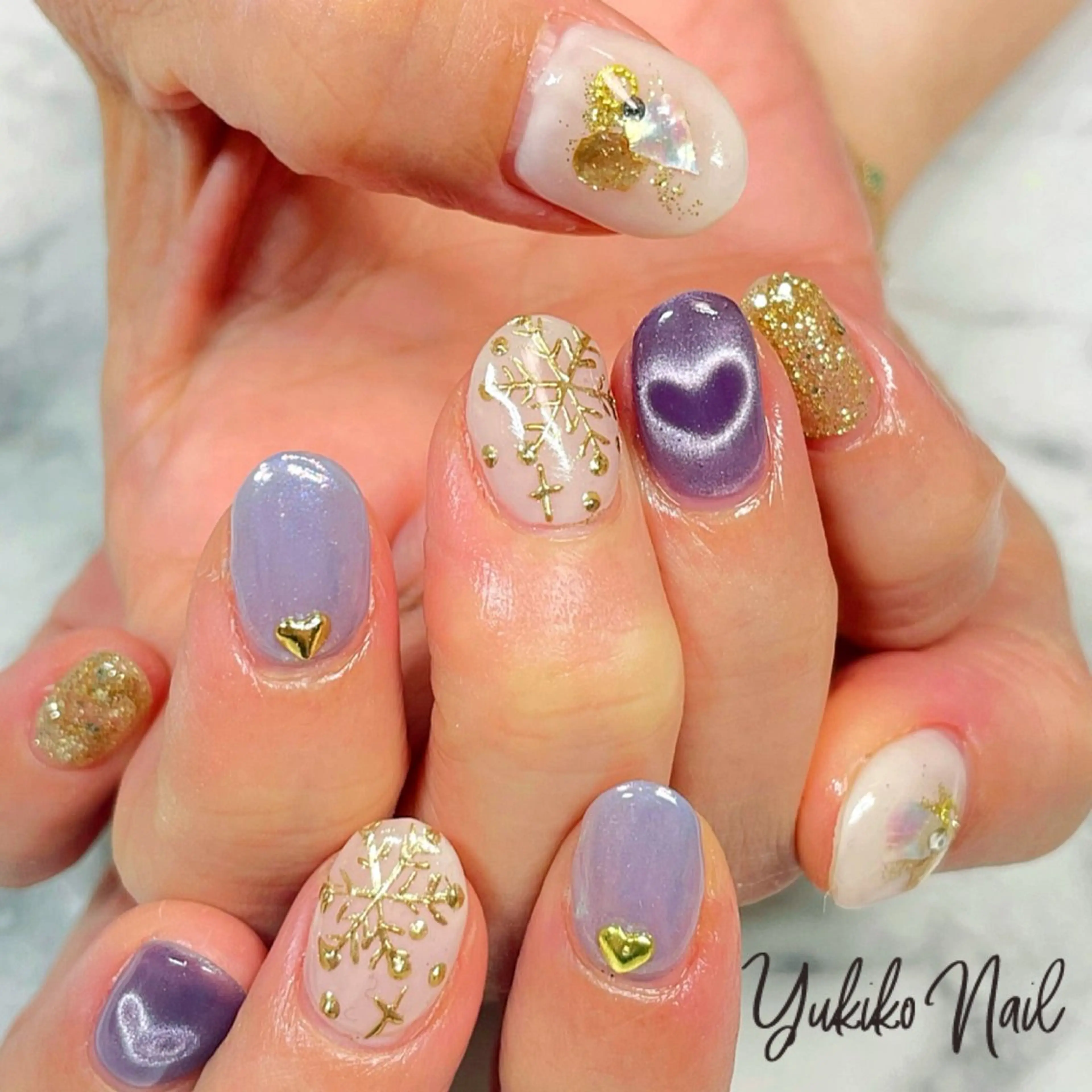 ネイル ゴールド ゴージャス ハート マグネットネイル 冬ネイル ハンドネイル ユキコ ネイルのネイルデザイン