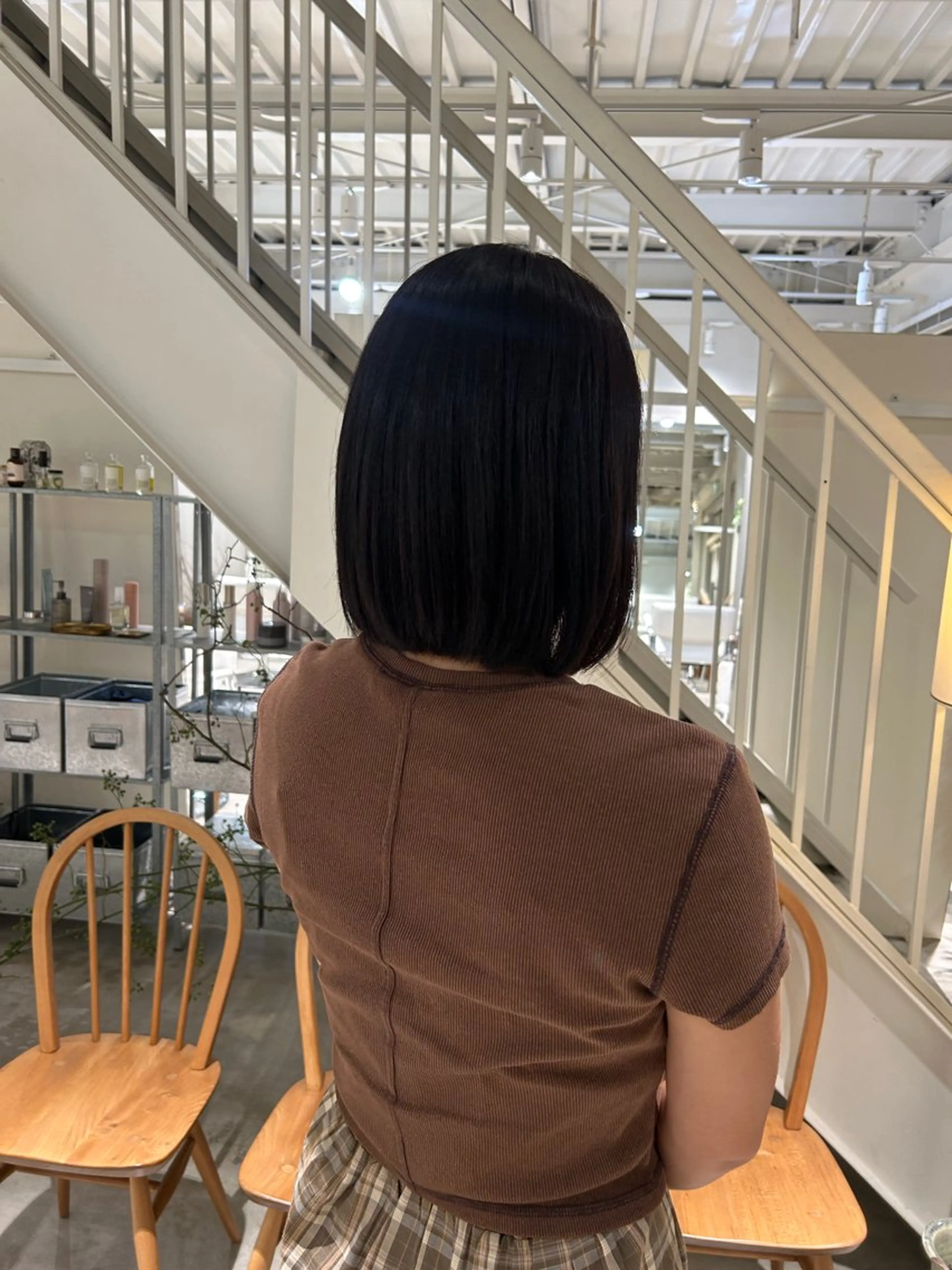 ミディアム カラー ダークグレー ダークグレージュ グレージュ ヘアカラー 篠原 若奈のヘアスタイル