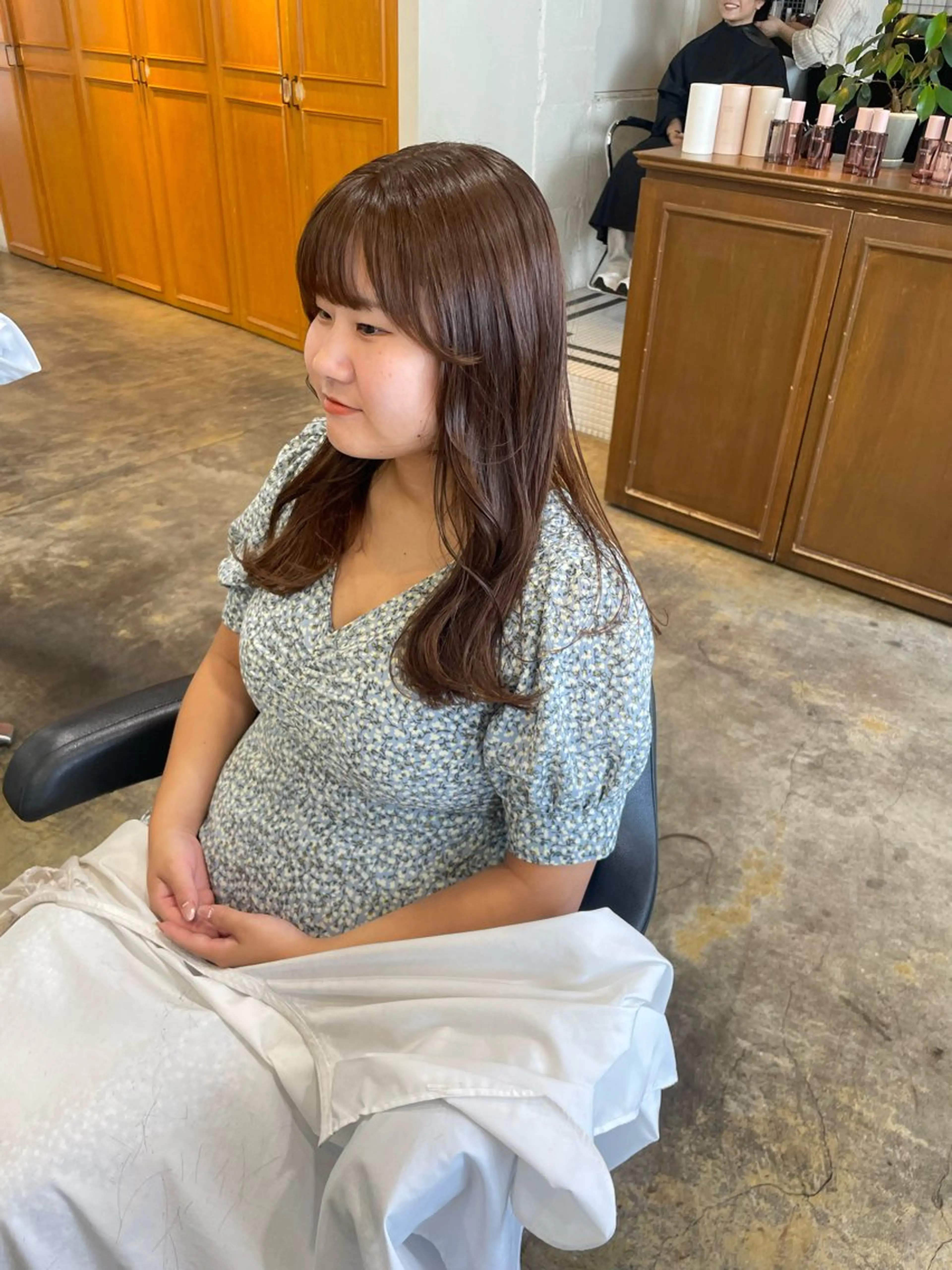 ロング カラー ベージュカラー オリーブベージュ カット ヘアカラー トリートメント MIOベージュカラー 柔らかいカラーのヘアスタイル