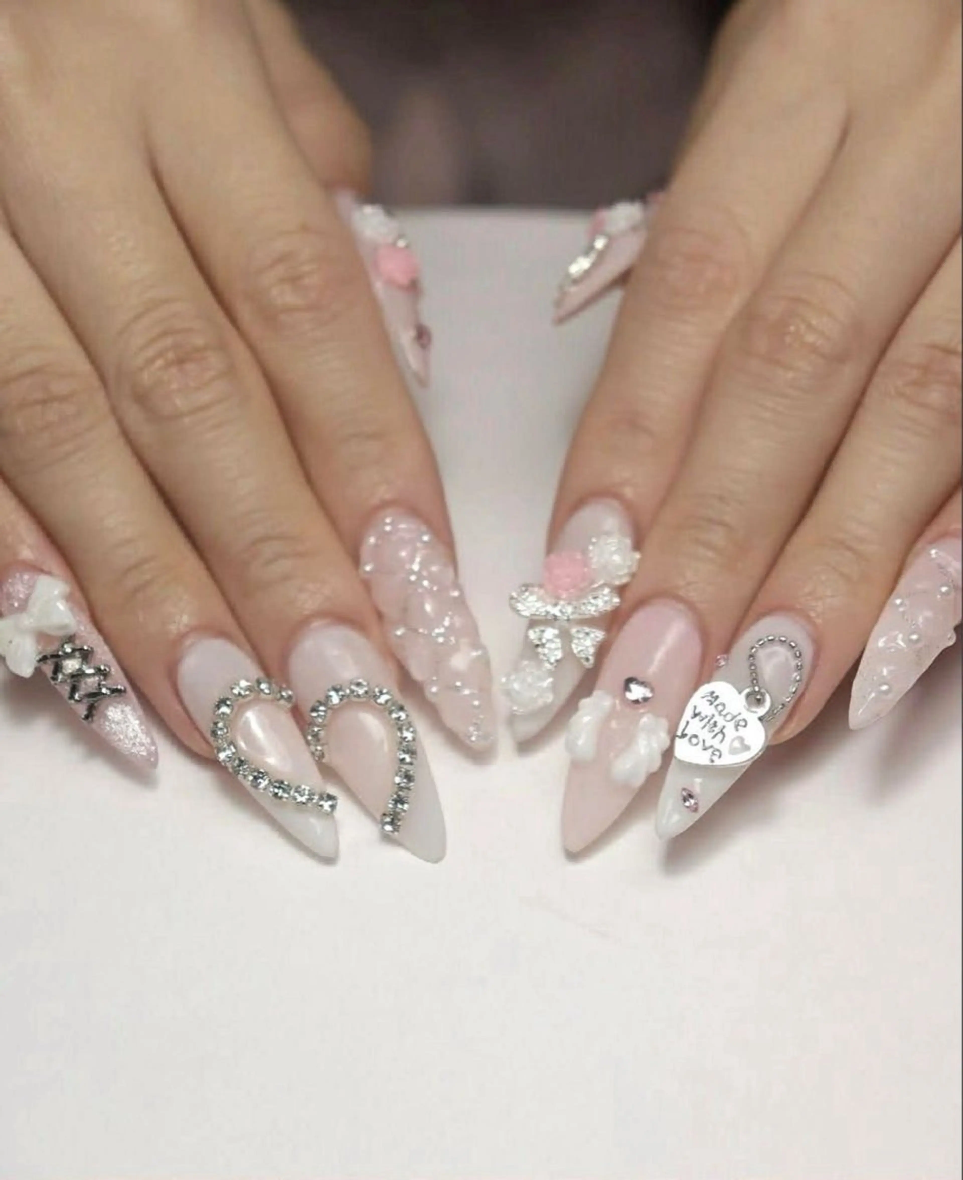 ネイル ニュアンスネイル シンプルネイル 春ネイル バレンタイン ワンホンネイル ハンドネイル ハンドケア Nihonthy Nail 新宿所属・Nihonthy Nail 新宿のネイルデザイン