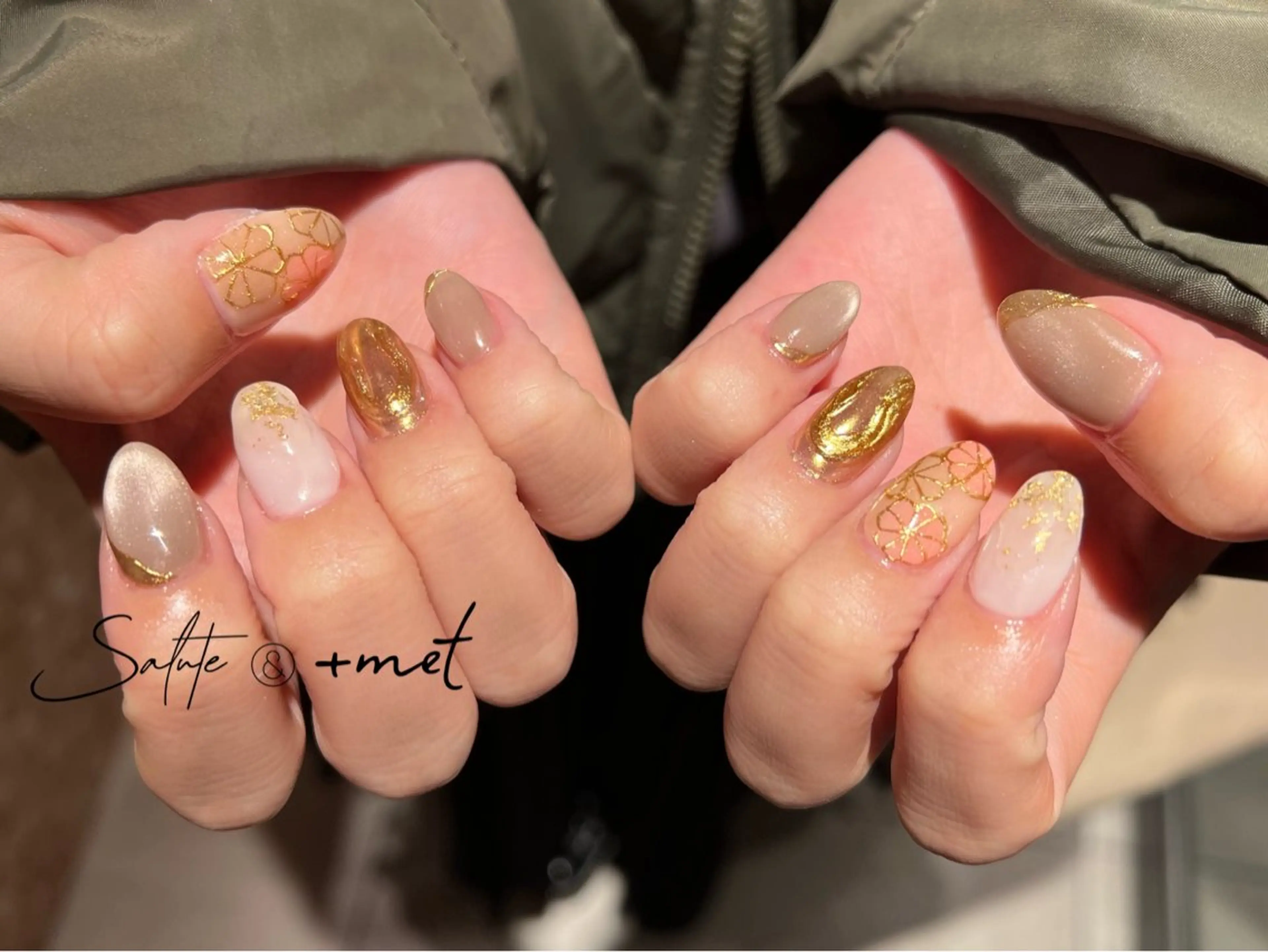 ネイル 成人式 ゴールド ラメ(グリッター) ハンドネイル 小島 志音のネイルデザイン