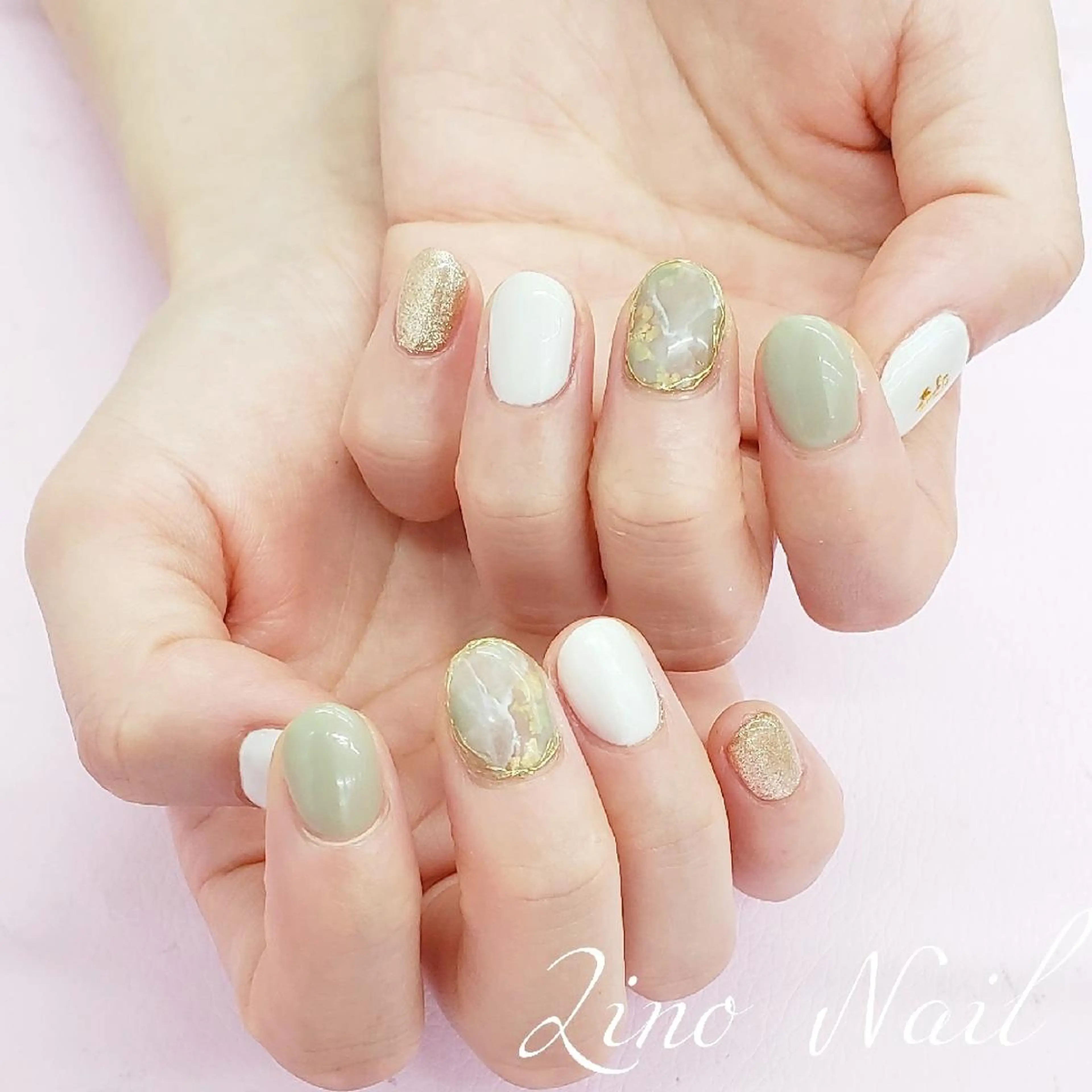 ネイル カジュアル ジェルネイル ゴールド グリーン ラメ(グリッター) ハンドネイル Lino Nailのネイルデザイン