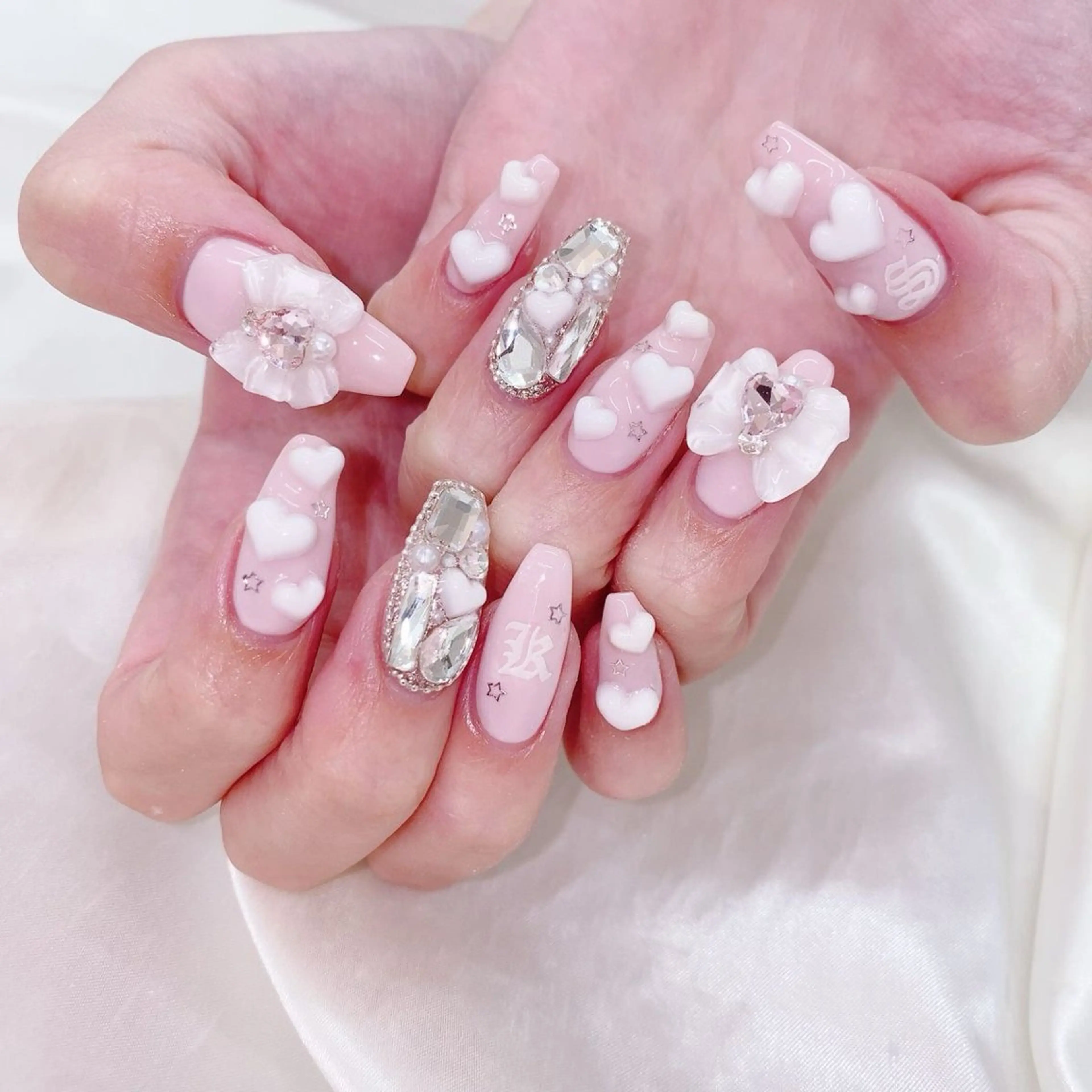 ネイル マグネットネイル ピンク ネイルチップ 冬ネイル Lee Nailsのネイルデザイン
