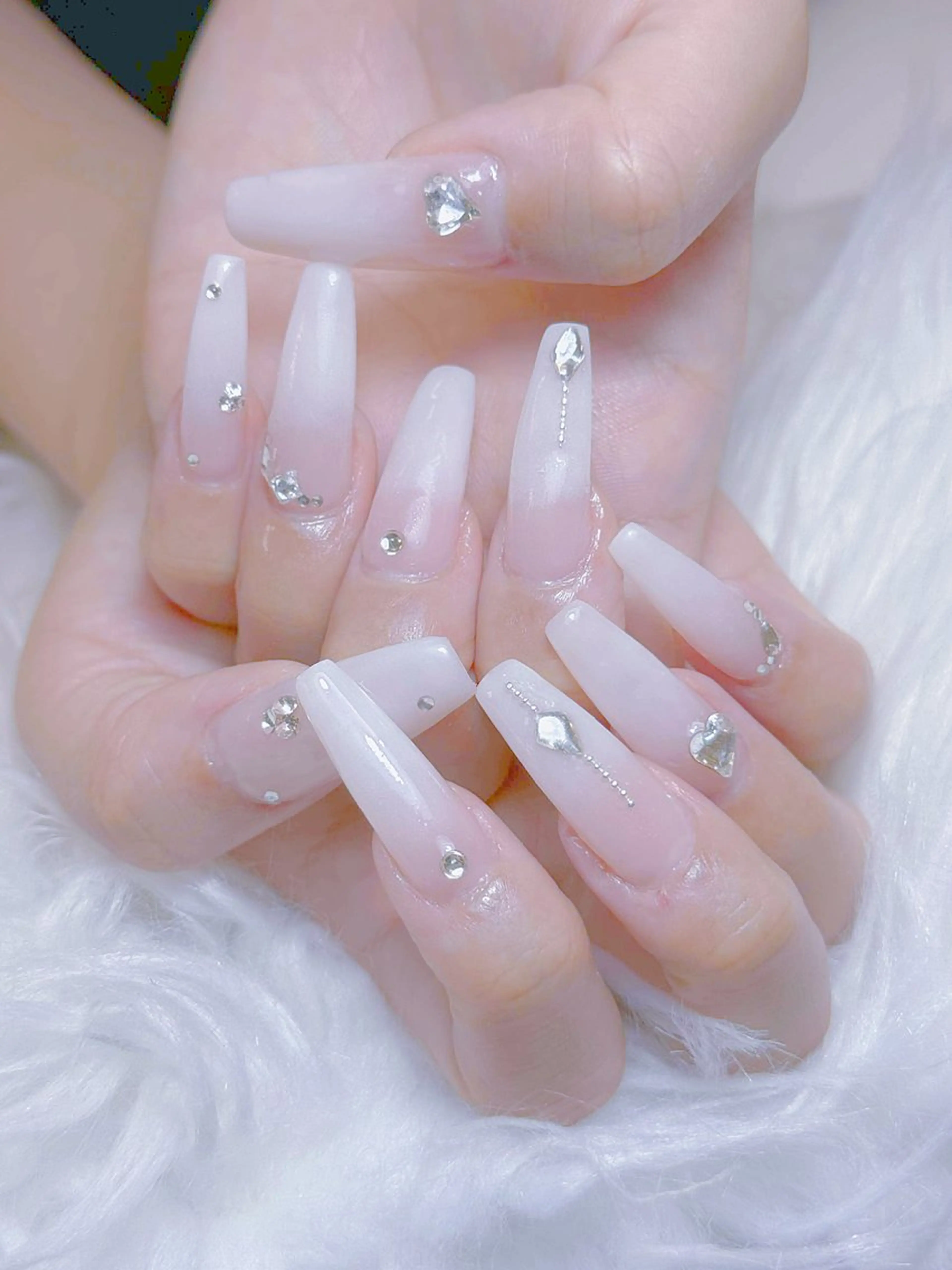 ネイル チークネイル 長さ出し フレンチネイル ジェルネイル ガラスフレンチ ハンドネイル anh nail anne🤍のネイルデザイン