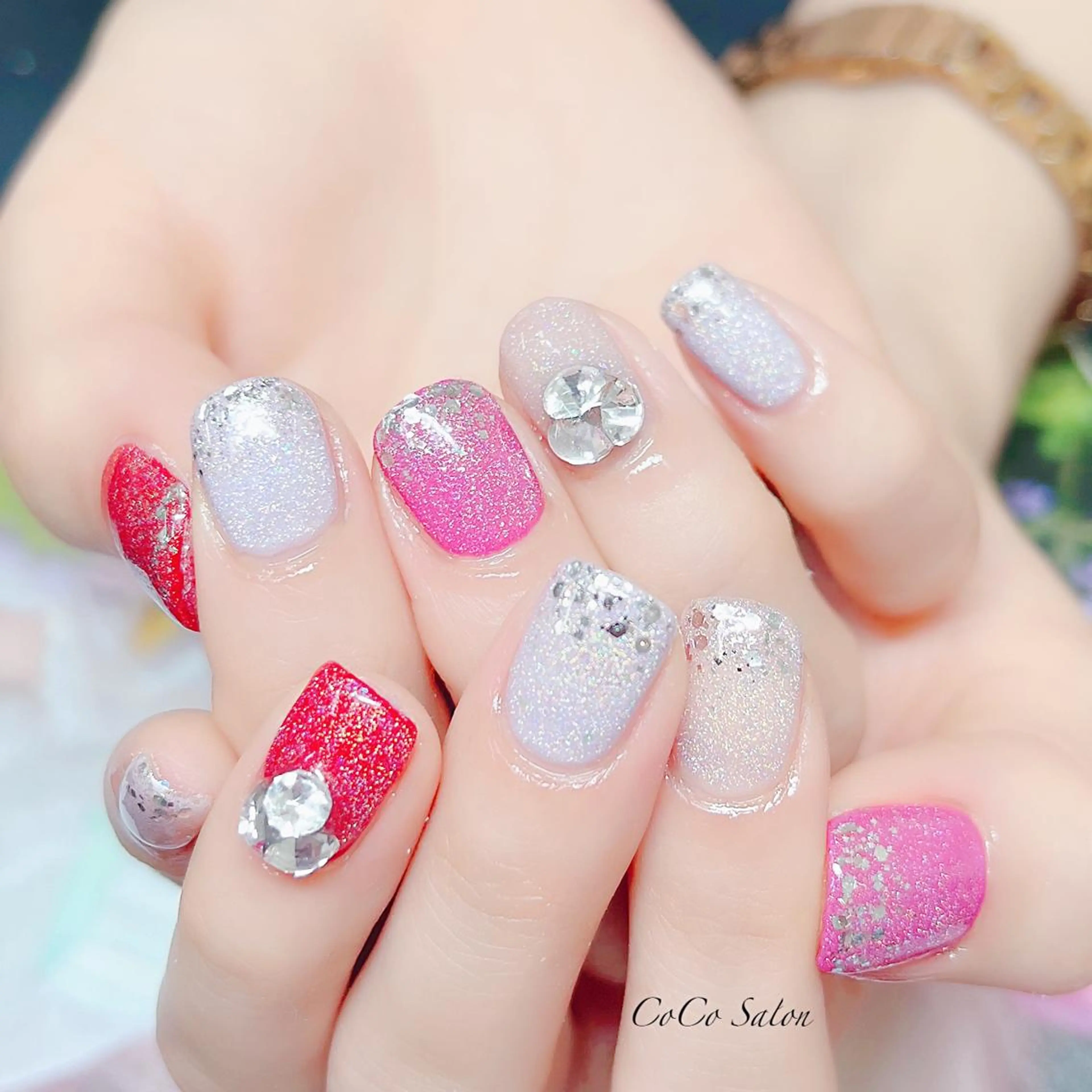 ネイル 長さ出し ジェルネイル グラデーション ホログラムネイル キラキラネイル ハンドネイル CoCoSalon ネイル/まつ毛予約のネイルデザイン