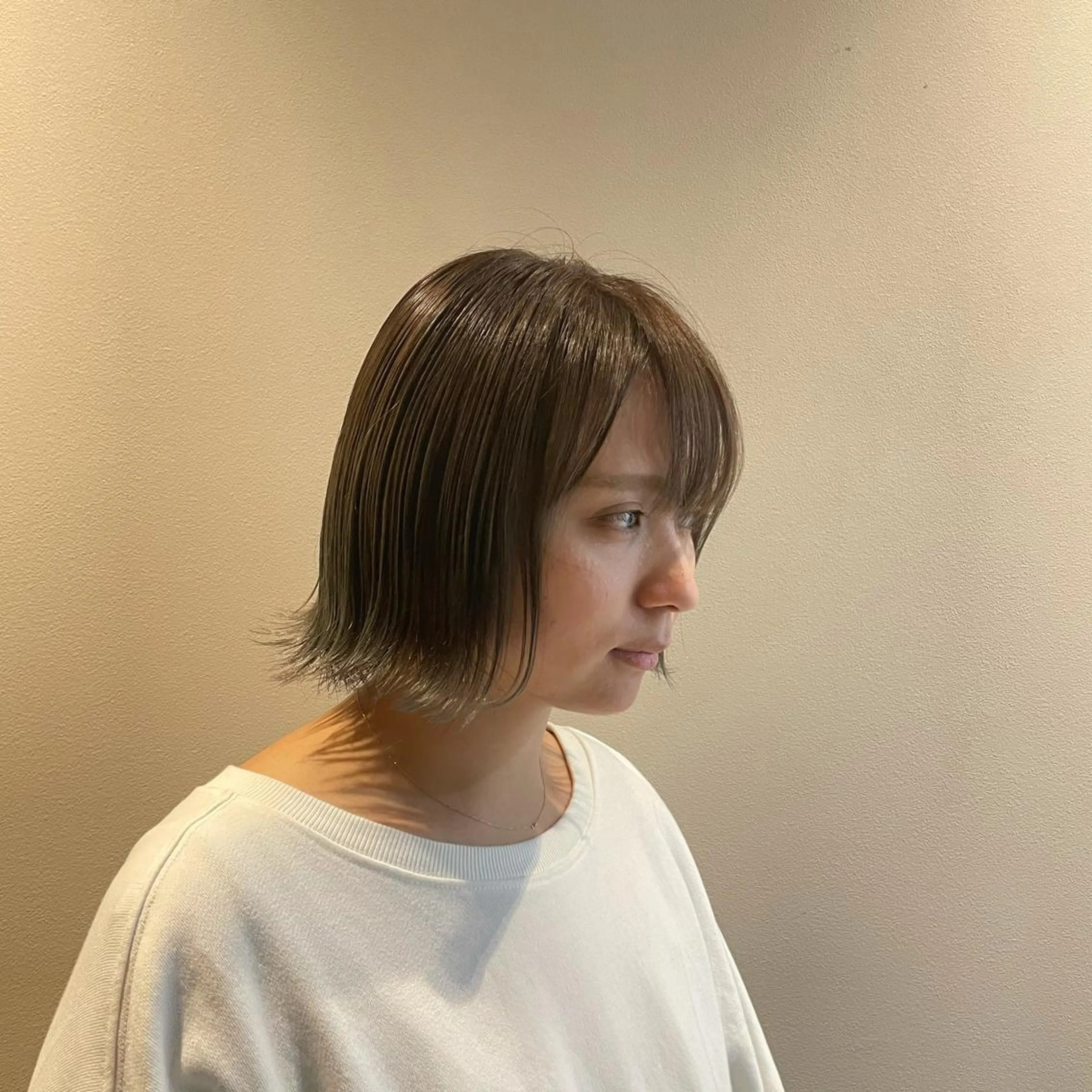 ミディアム cinq PROJECT所属・ミルクティーベージュ /三村克彦のヘアスタイル