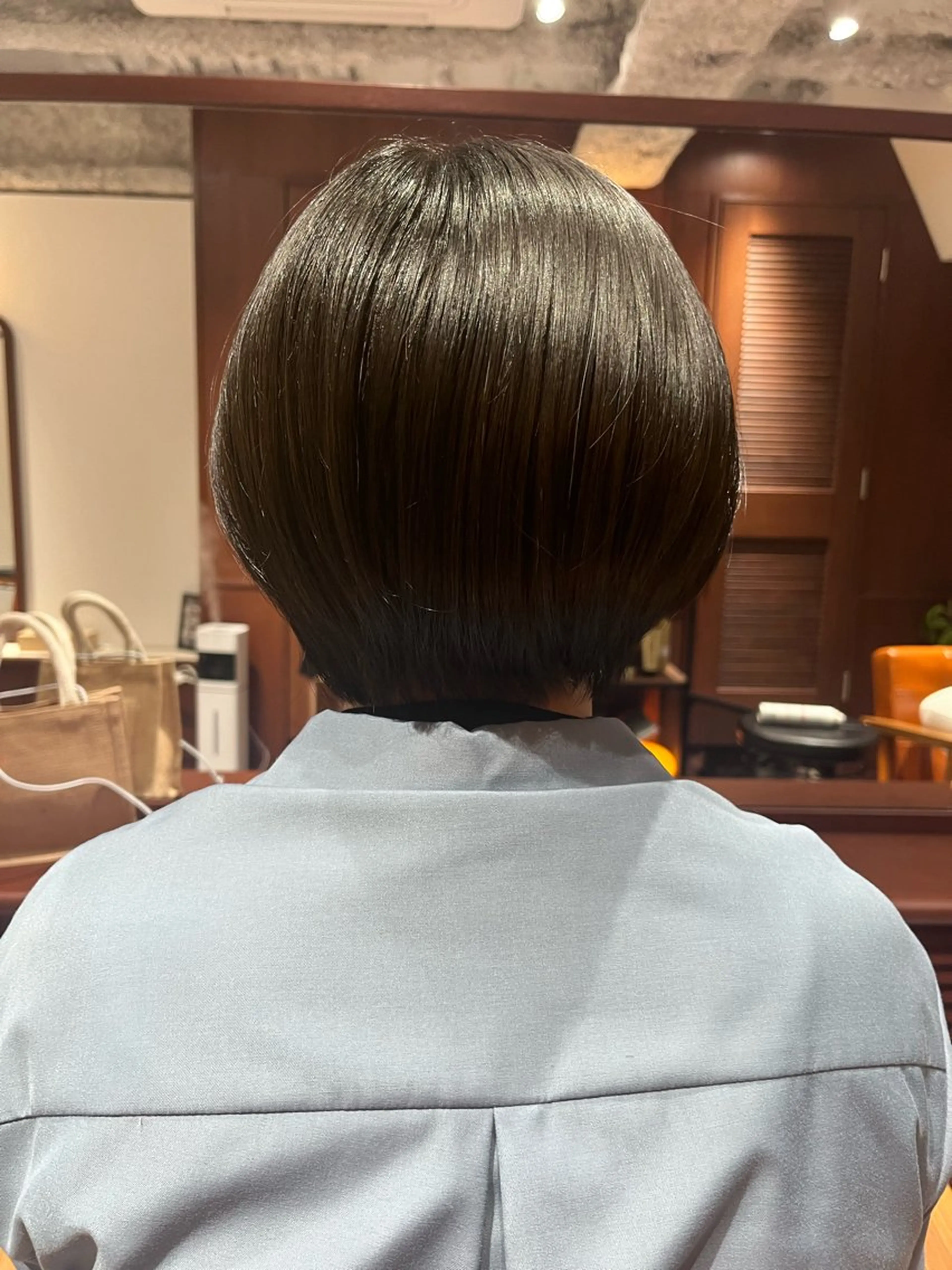 ショート urara /ブリーチ/艶カラーのヘアスタイル