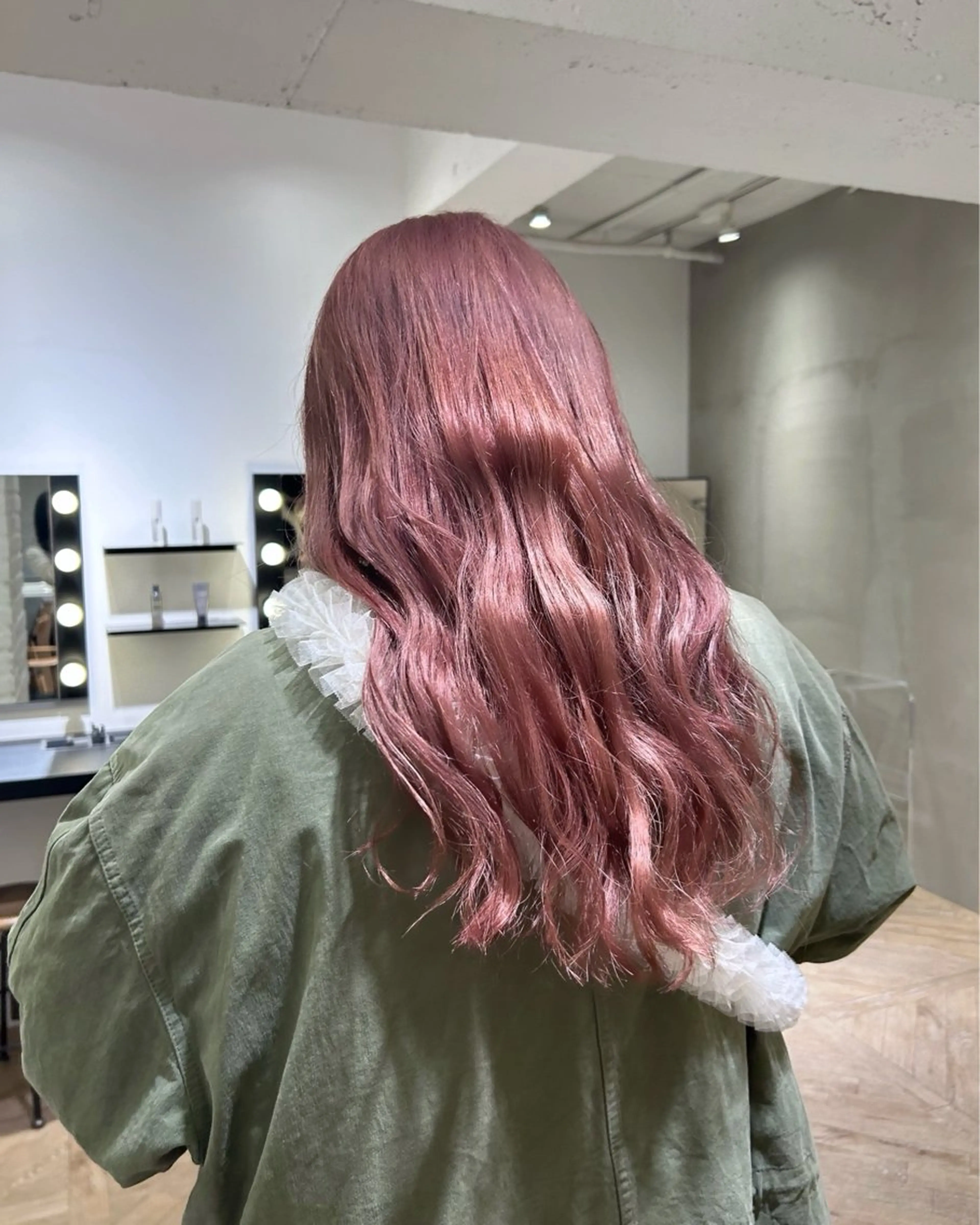 ロング カラー ブリーチ ケアブリーチ ハイトーンカラー ピンクカラー トリートメント カット ヘアカラー トリートメント レイヤーカット/栄/ 顔周り/キトウモエノのヘアスタイル