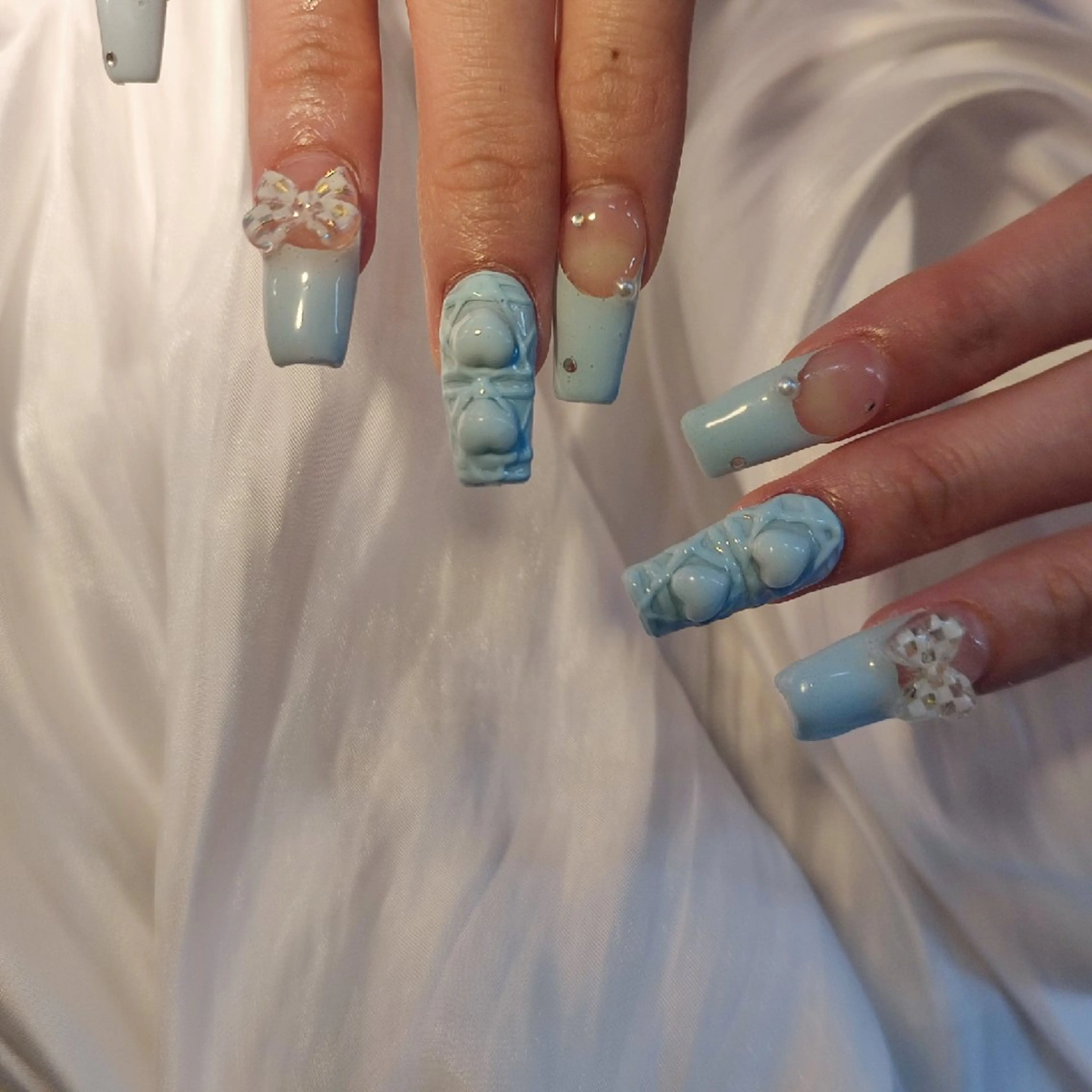 ネイル ハンドネイル RUNWAY 　　の眉毛・アイブロウイメージ