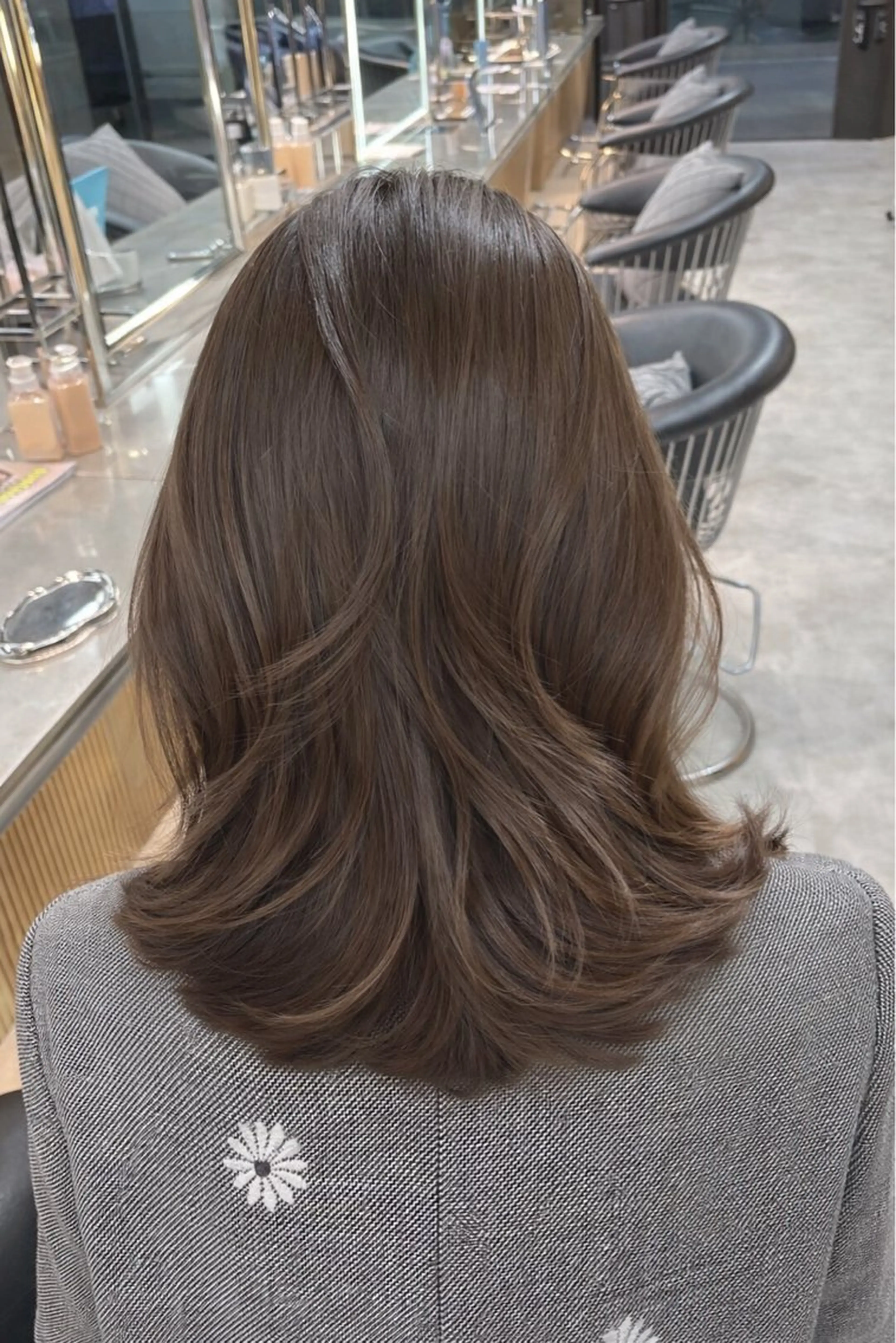 ミディアム カラー ベージュカラー ブリーチ 透明感カラー ブリーチなしカラー 髪質改善 【ブリーチなし】 吉村　清志のヘアスタイル